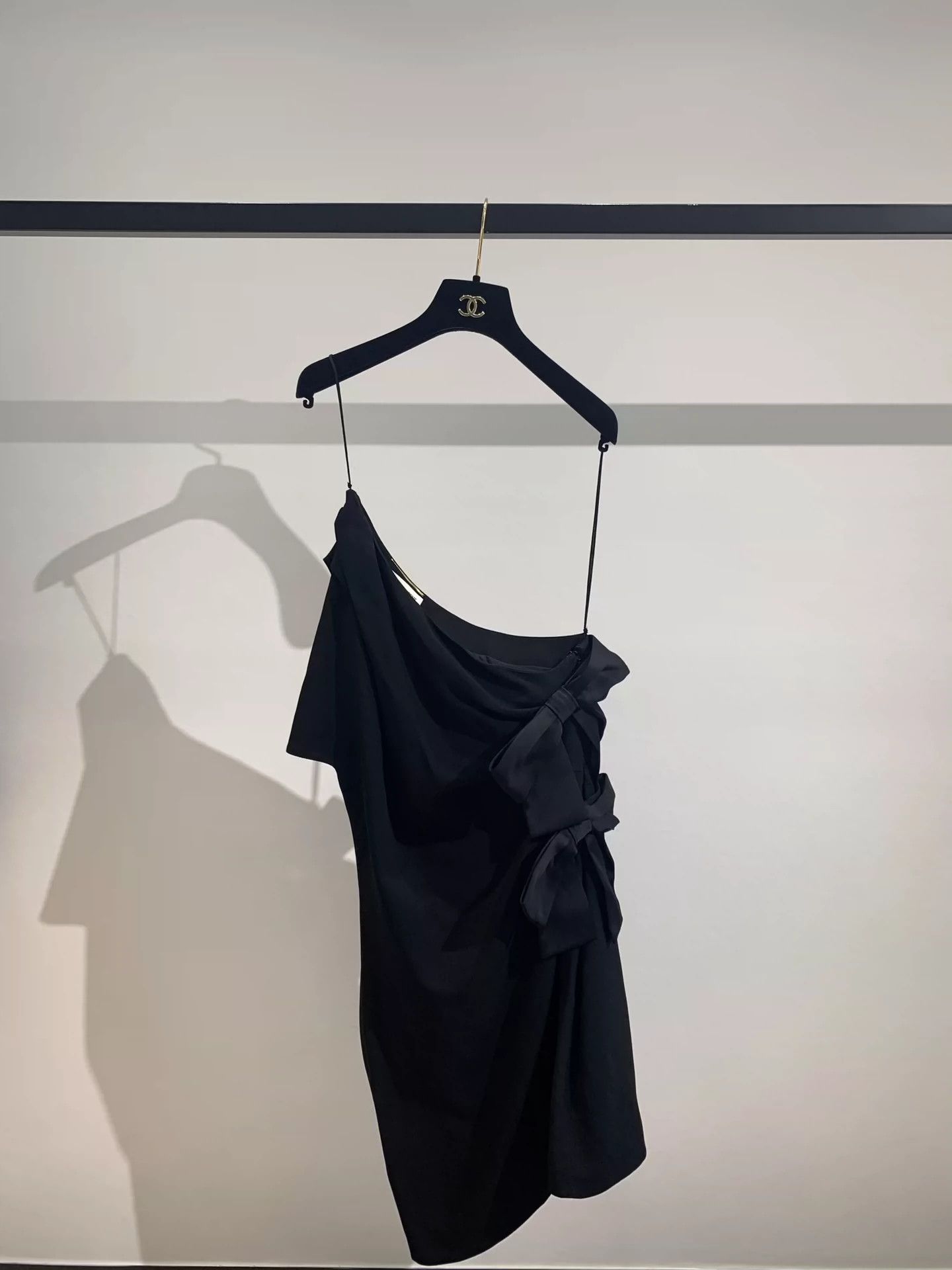 Saint Laurent Paris Saint Laurent Paris Bow and Shoulder Skirt Size US 38 / EU 54 - 1 Thumbnail