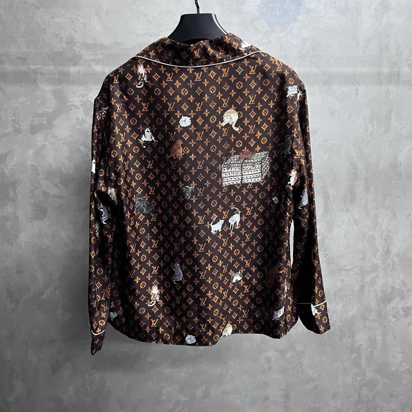 Louis Vuitton LV Red Cat Monogram Casual Lapel Longsleeve Pajama 38 Size S / US 4 / IT 40 - 2 Thumbnail