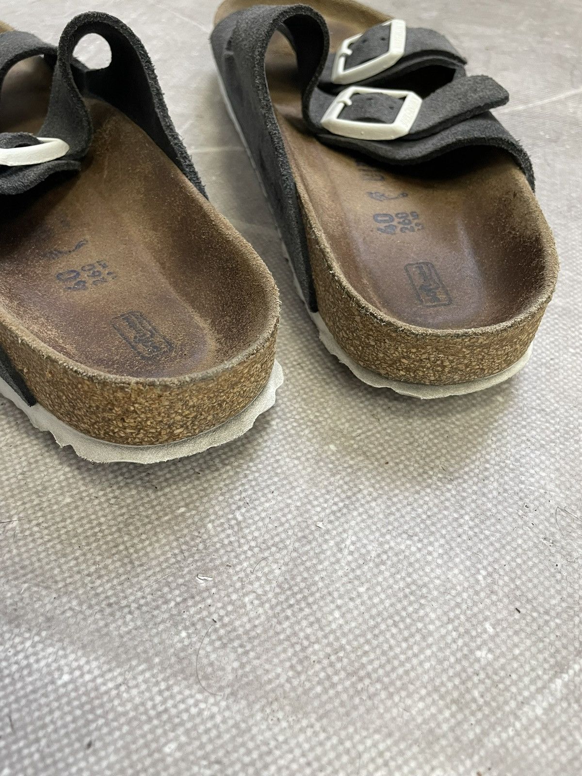 Birkenstock Birkenstock gray suede Arizona sandals minimal classic Size US 7 / EU 40 - 8 Thumbnail