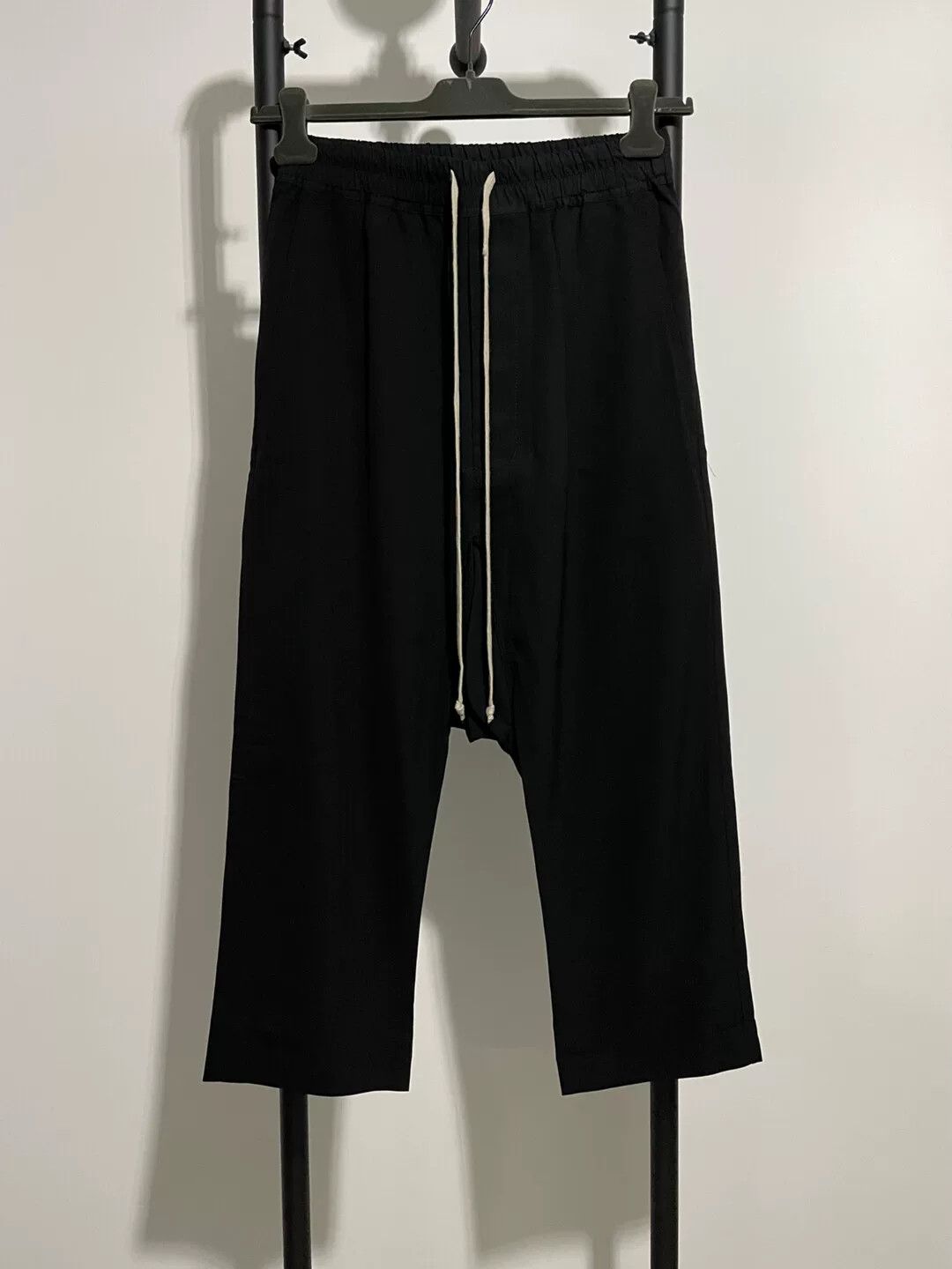Rick Owens rick owens black cropped pants for men Size US 36 / EU 52 - 1 Thumbnail