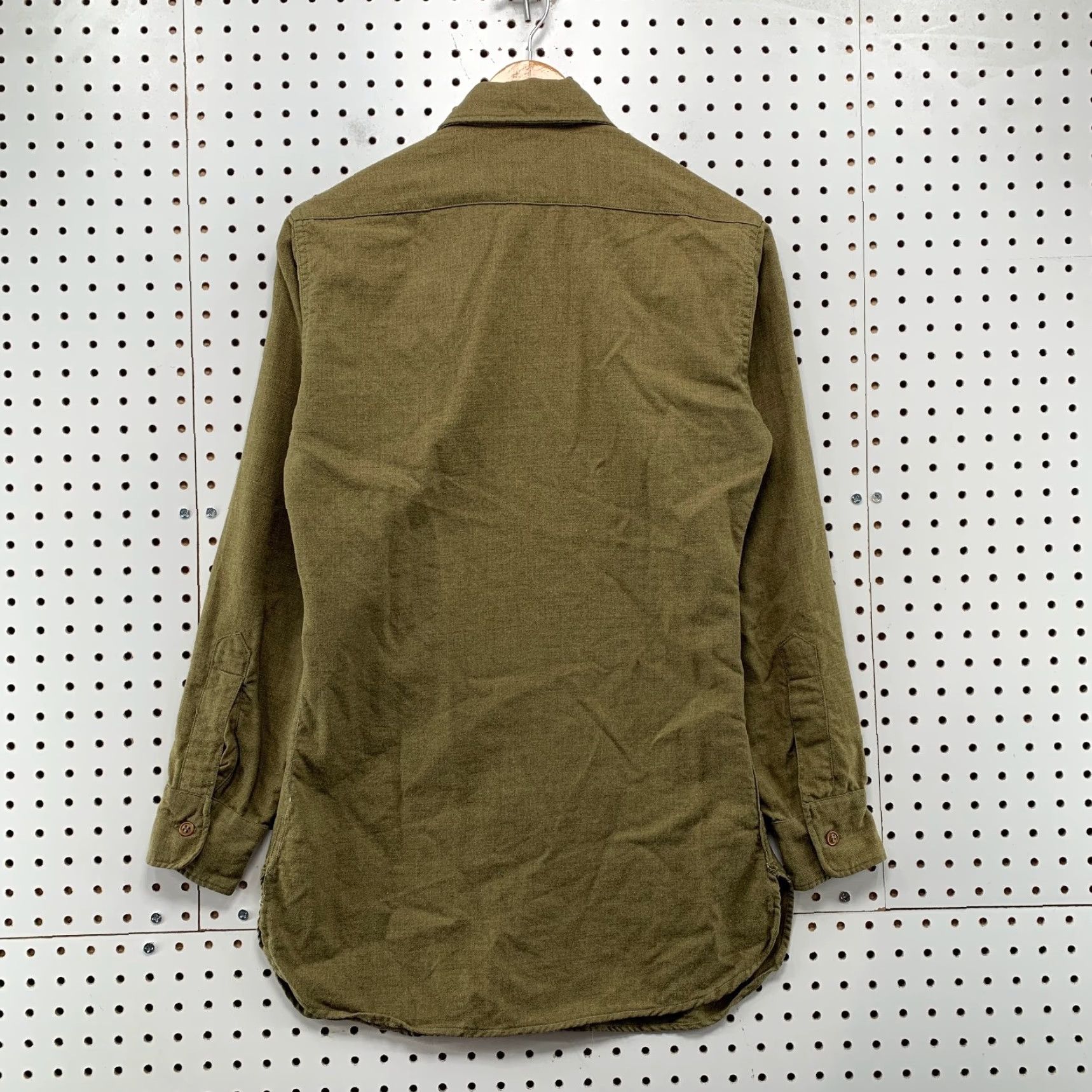 Olive VINTAGE WWII Army Wool Button Shirt Mens 14/32 Fits Mens Small Olive Green Shirt Mens XS Green Army 1940s Size US XS / EU 42 / 0 - 2 Thumbnail