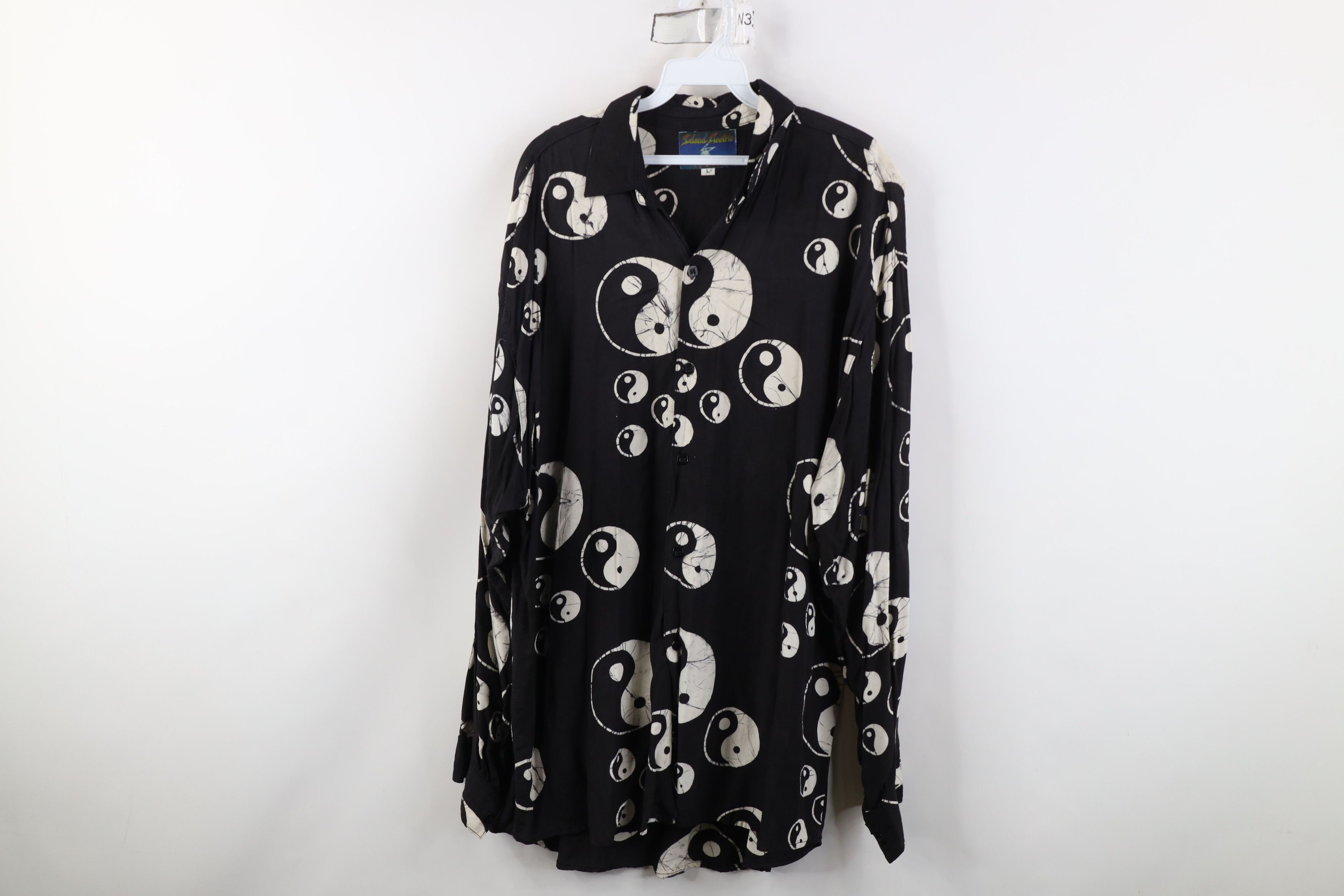 Vintage Vintage 90s Streetwear Rayon Gabardine Yin Yang Button Shirt Size US L / EU 52-54 / 3 - 1 Thumbnail