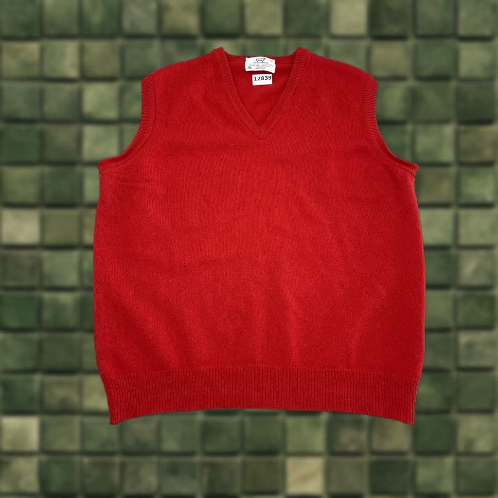 Vintage VINTAGE Lord Jeff Vest Shirt 100% Virgin Australian Lambswool Red Large USA Mens 70s 80s KnIT Sleeveless V-Neck Solid Size US L / EU 52-54 / 3 - 1 Thumbnail