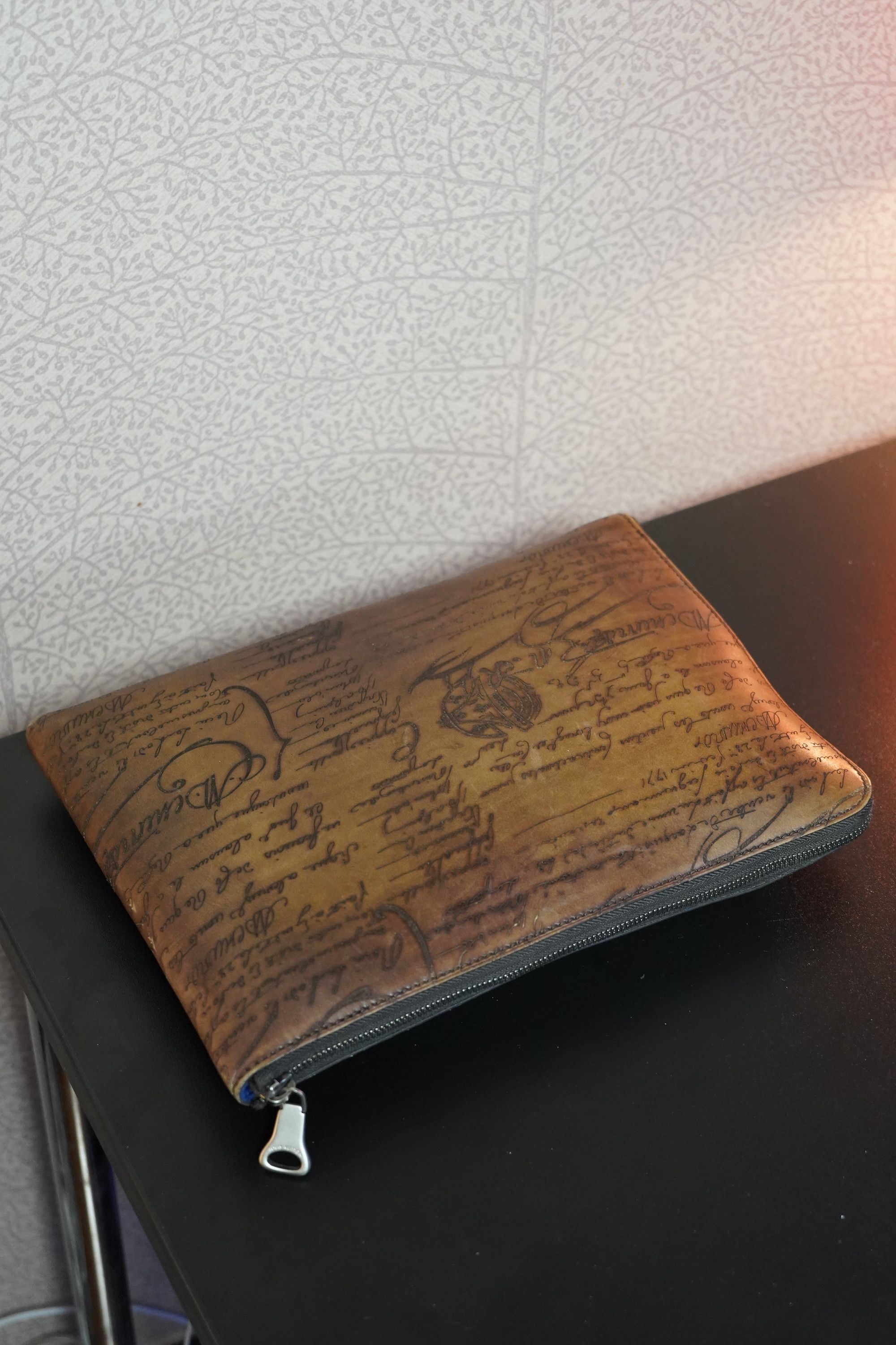 Berluti Berluti / Scritto Calligraphy Leather Clutch Bag / Brown Size ONE SIZE - 1 Thumbnail