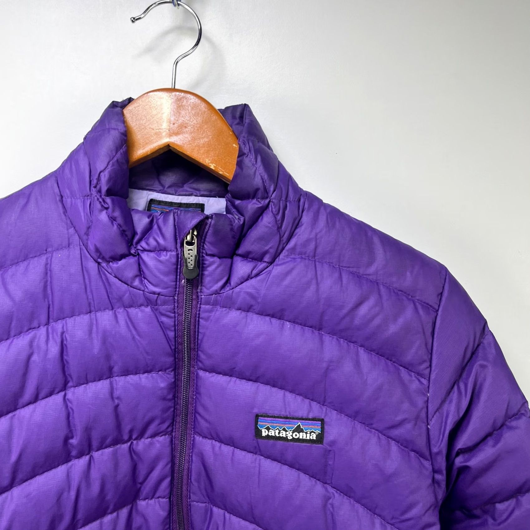 Patagonia VINTAGE Patagonia Lightweight Puffer Jacket Women M Purple 90s Sports Hip Hop Logo Embroidered Hooded All Seasons Size M / US 6-8 / IT 42-44 - 3 Thumbnail