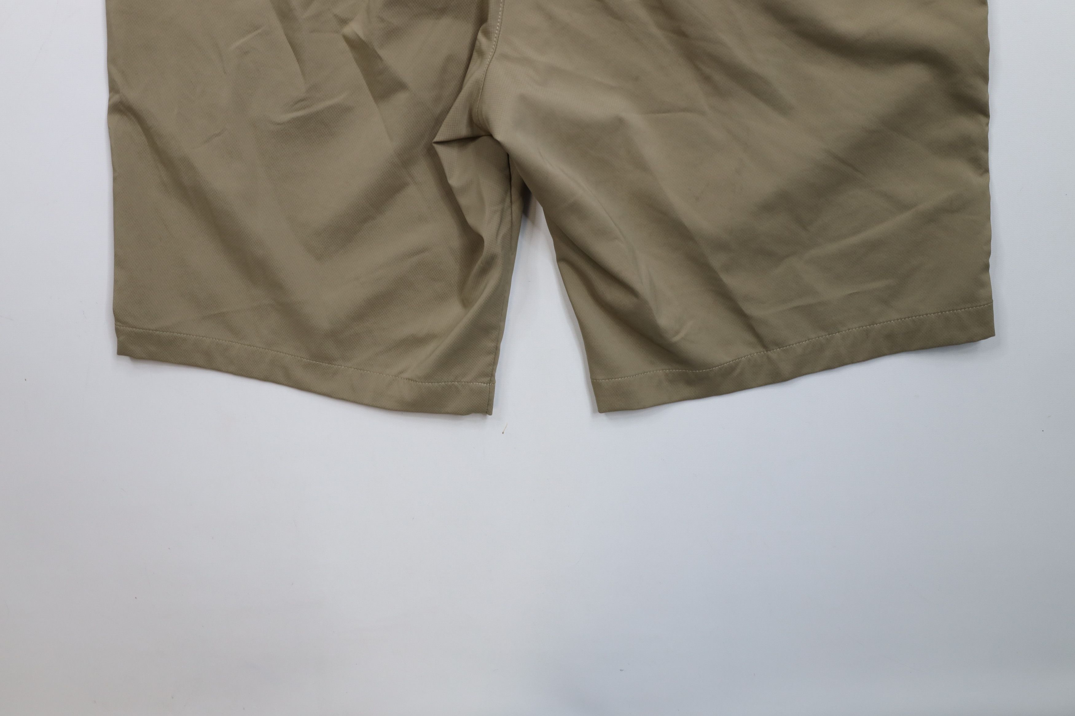 Under Armour × Vintage Under Armour Loose HeatGear Golfing Golf Chino Shorts Beige Size US 36 / EU 52 - 13 Thumbnail