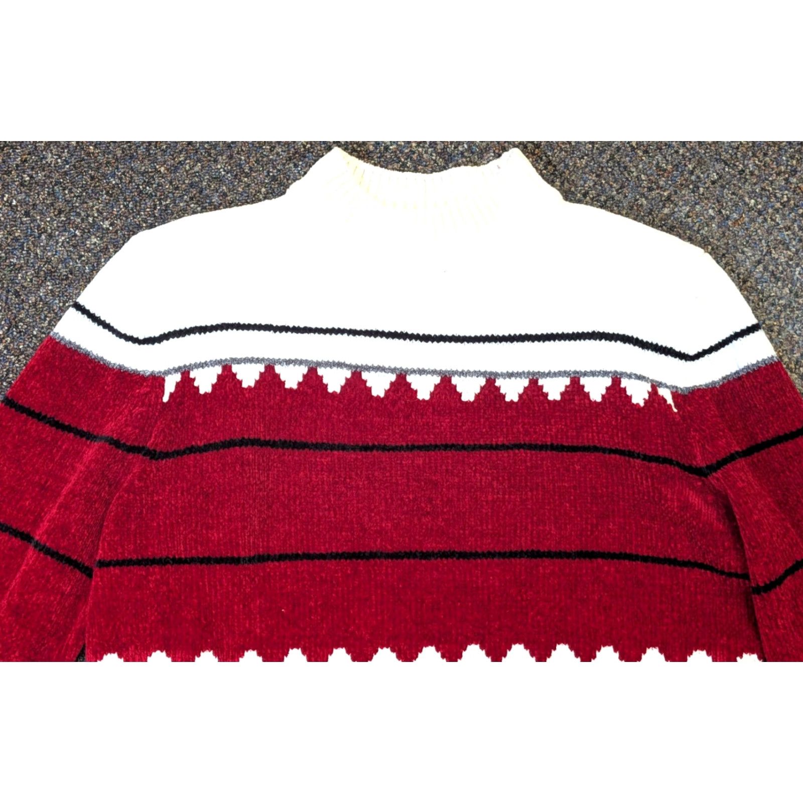 Vintage VINTAGE Alfred Dunner Pullover Sweater Geometric Chenille Black Red Cream M Women L1 Size M / US 6-8 / IT 42-44 - 2 Thumbnail
