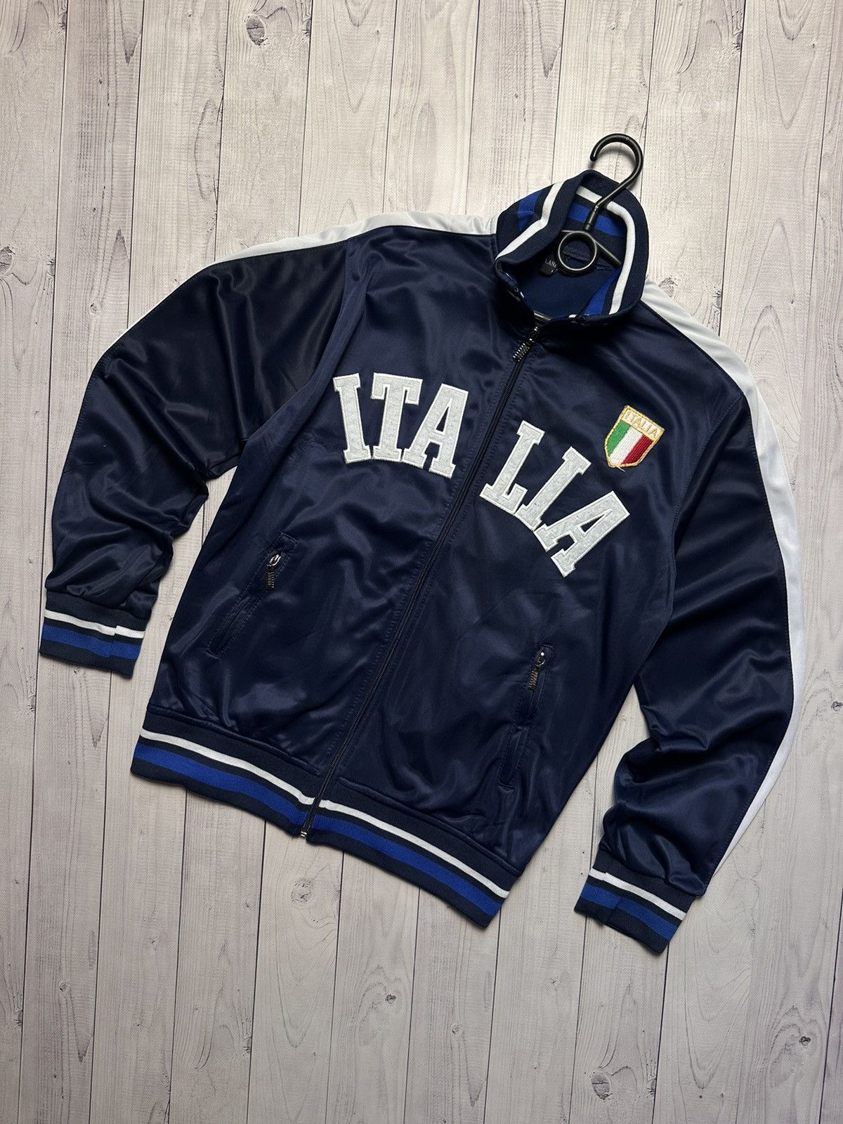 Vintage Vintage Italia track jacket big logo Italy size S/M Size US M / EU 48-50 / 2 - 1 Thumbnail