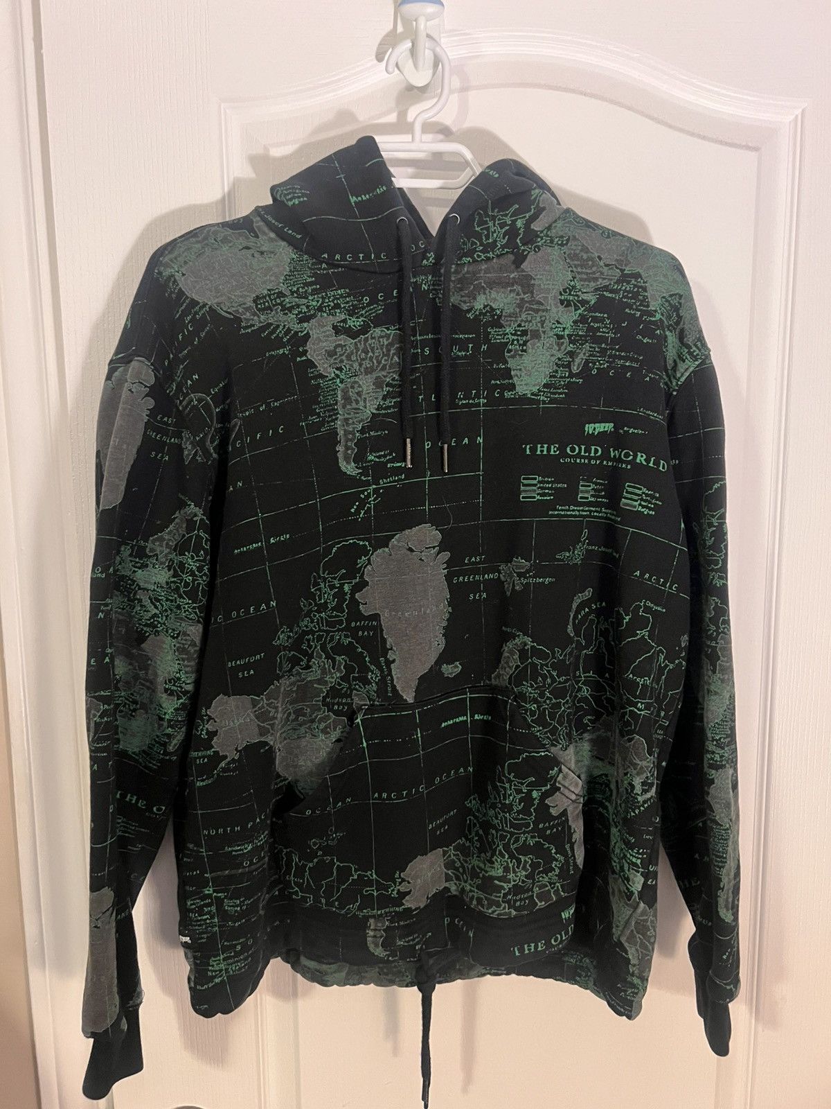 10 Deep 10Deep - Global Warming Men's Hoodie, Black Size US M / EU 48-50 / 2 - 1 Thumbnail