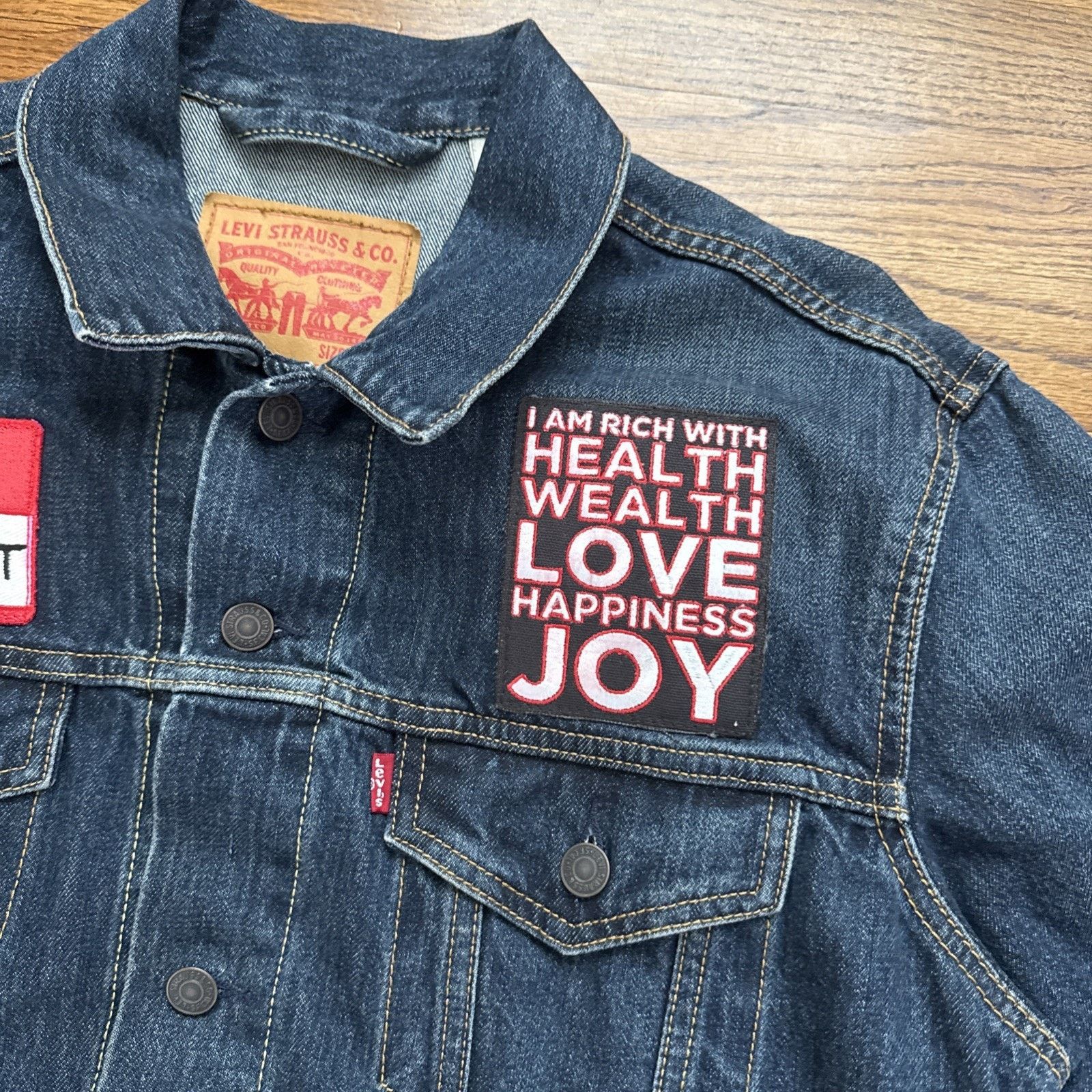 Levi's Custom Levi’s Denim Trucker Jacket With Patches Size L C5 Size US L / EU 52-54 / 3 - 3 Thumbnail