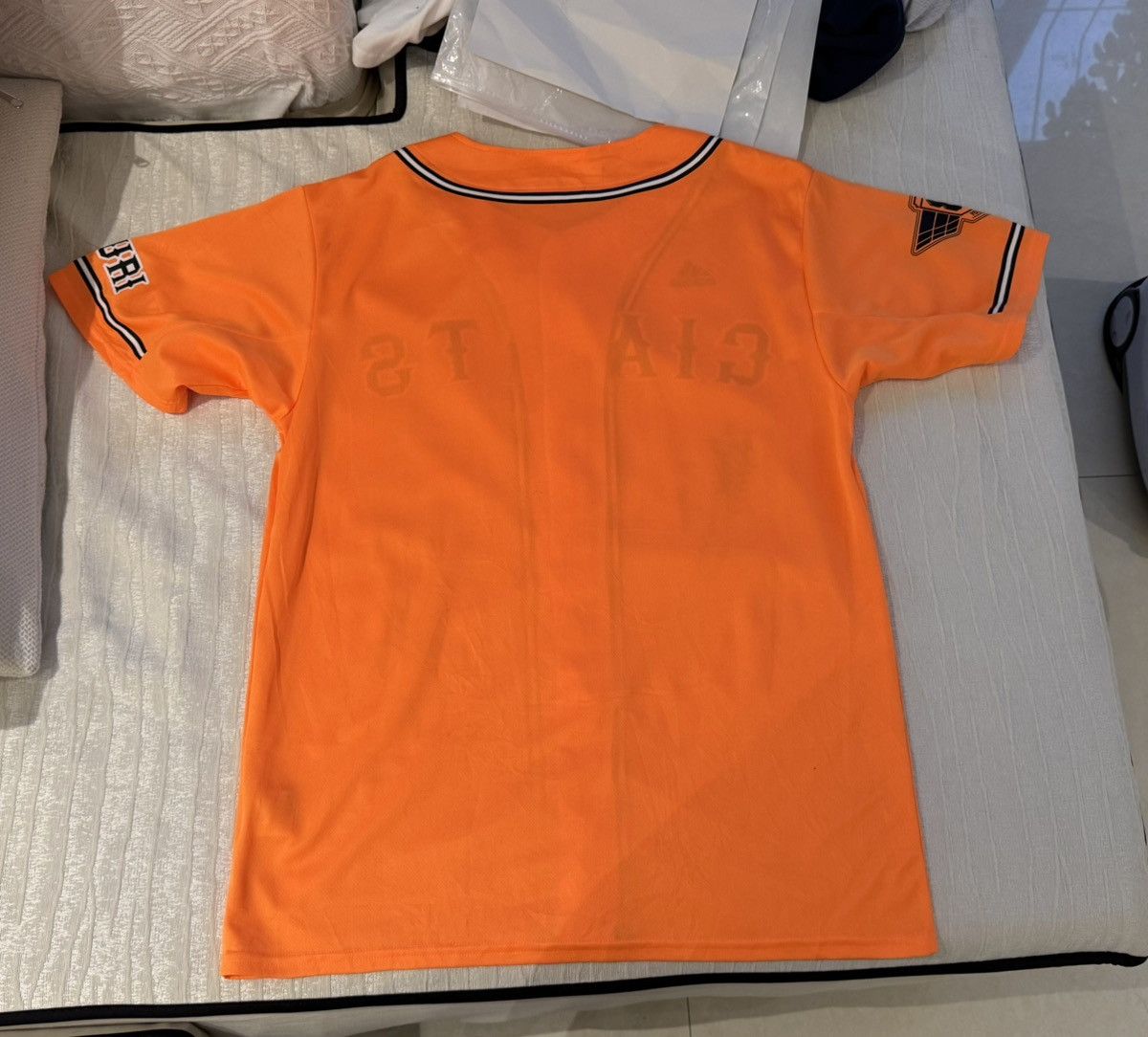 Adidas Rare 2014 Yomiuri Giants Signed Jersey (Abe / Kamei) Size US L / EU 52-54 / 3 - 5 Thumbnail