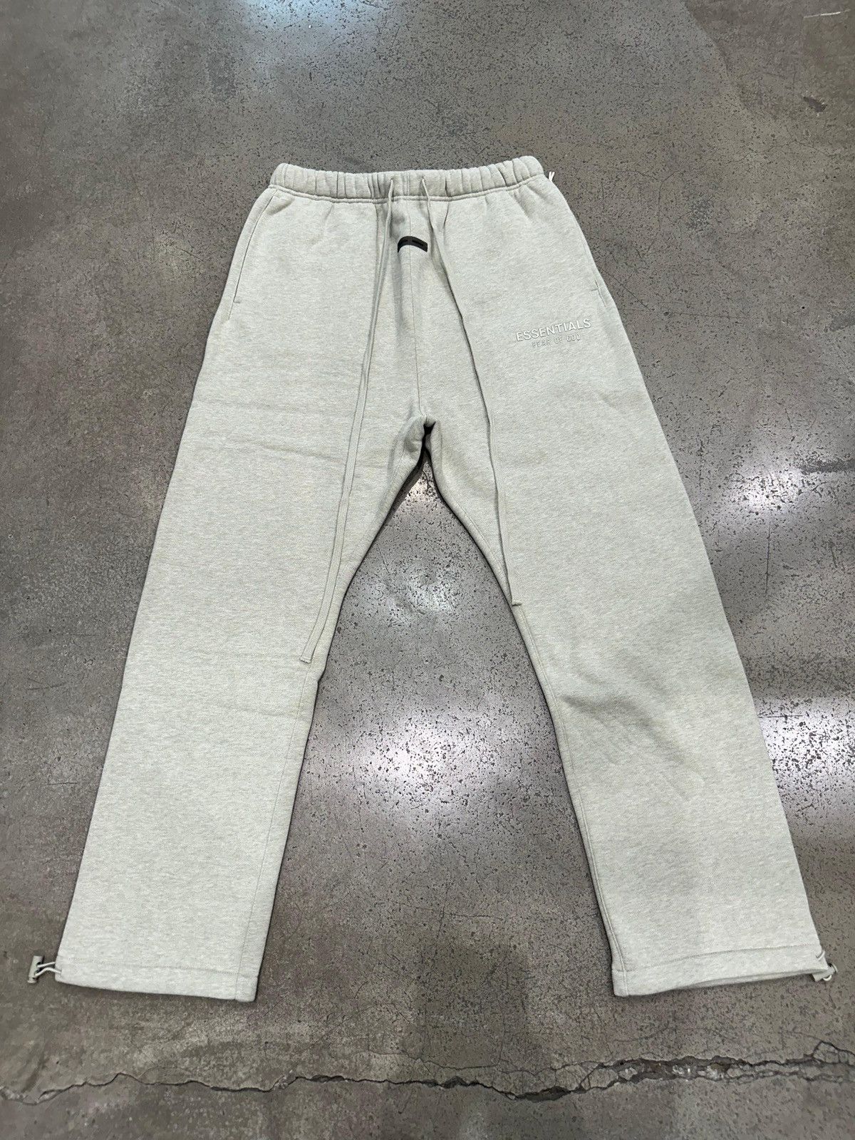Essentials ESSENTIALS - Relaxed Fleece Sweatpant Heather Stone Size US 34 / EU 50 - 1 Thumbnail