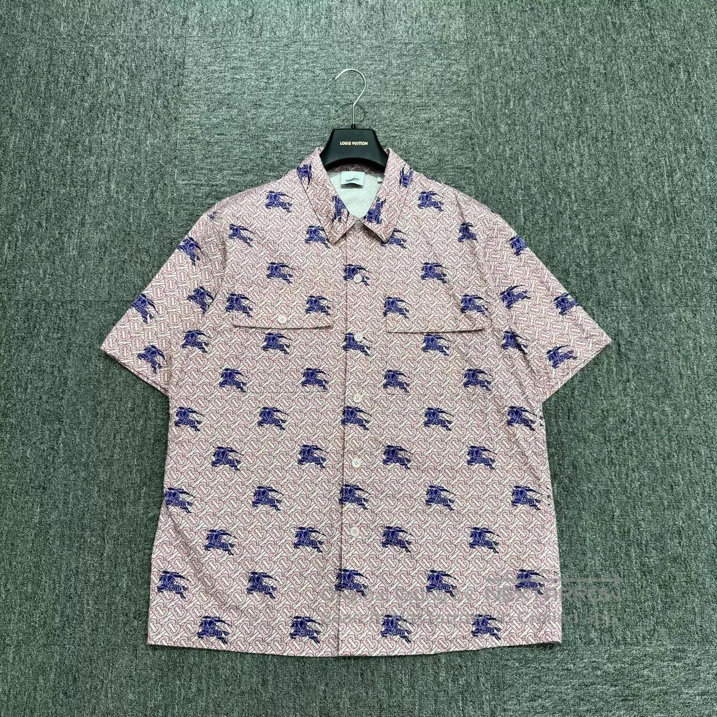 Burberry Burberry Horse Pattern Short Sleeve. Size US M / EU 48-50 / 2 - 1 Thumbnail