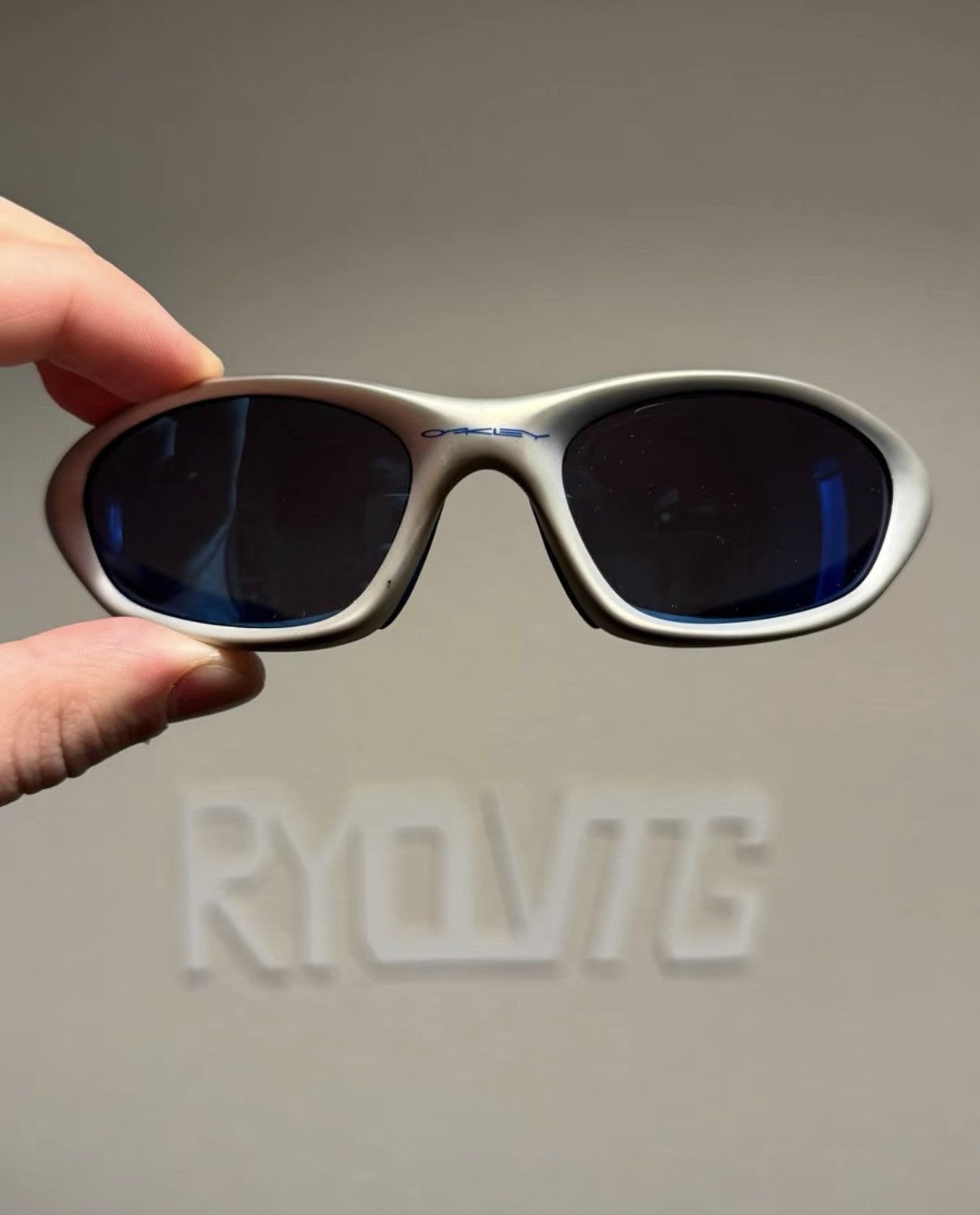 Oakley Blue Oval Frame Sunglasses Size ONE SIZE - 1 Thumbnail