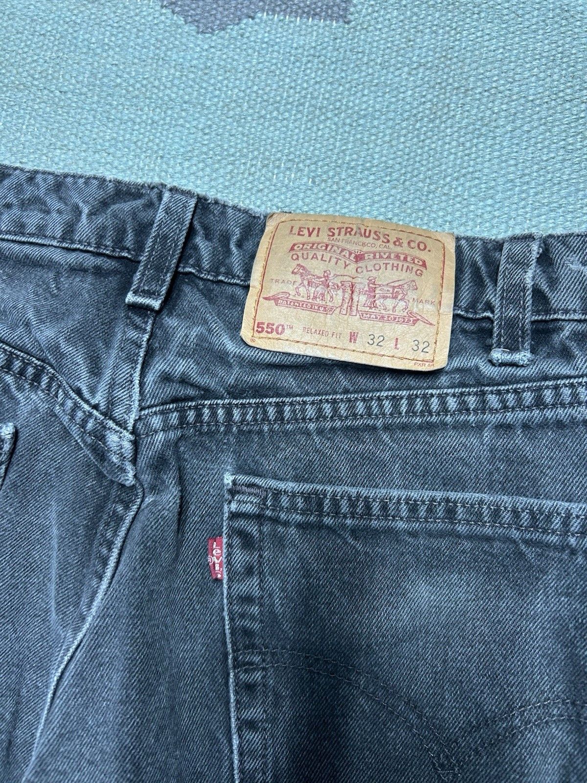 Vintage Vintage 90s Levi’s 550 jeans relaxed faded distressed 30x31 Size US 30 / EU 46 - 13 Thumbnail