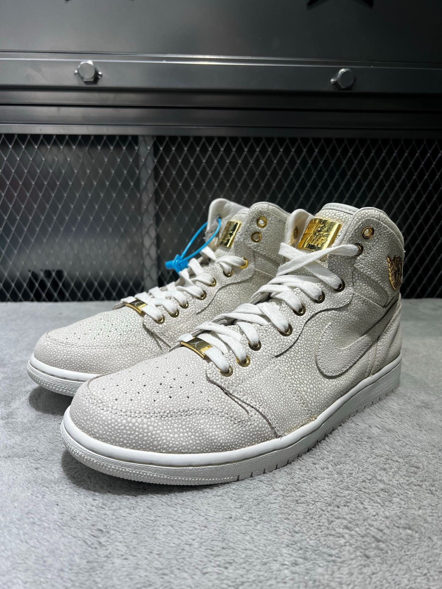 Nike Nike Retro White Lowtop Sneakers 44.5 Men Size US 11 / EU 44 - 1 Thumbnail