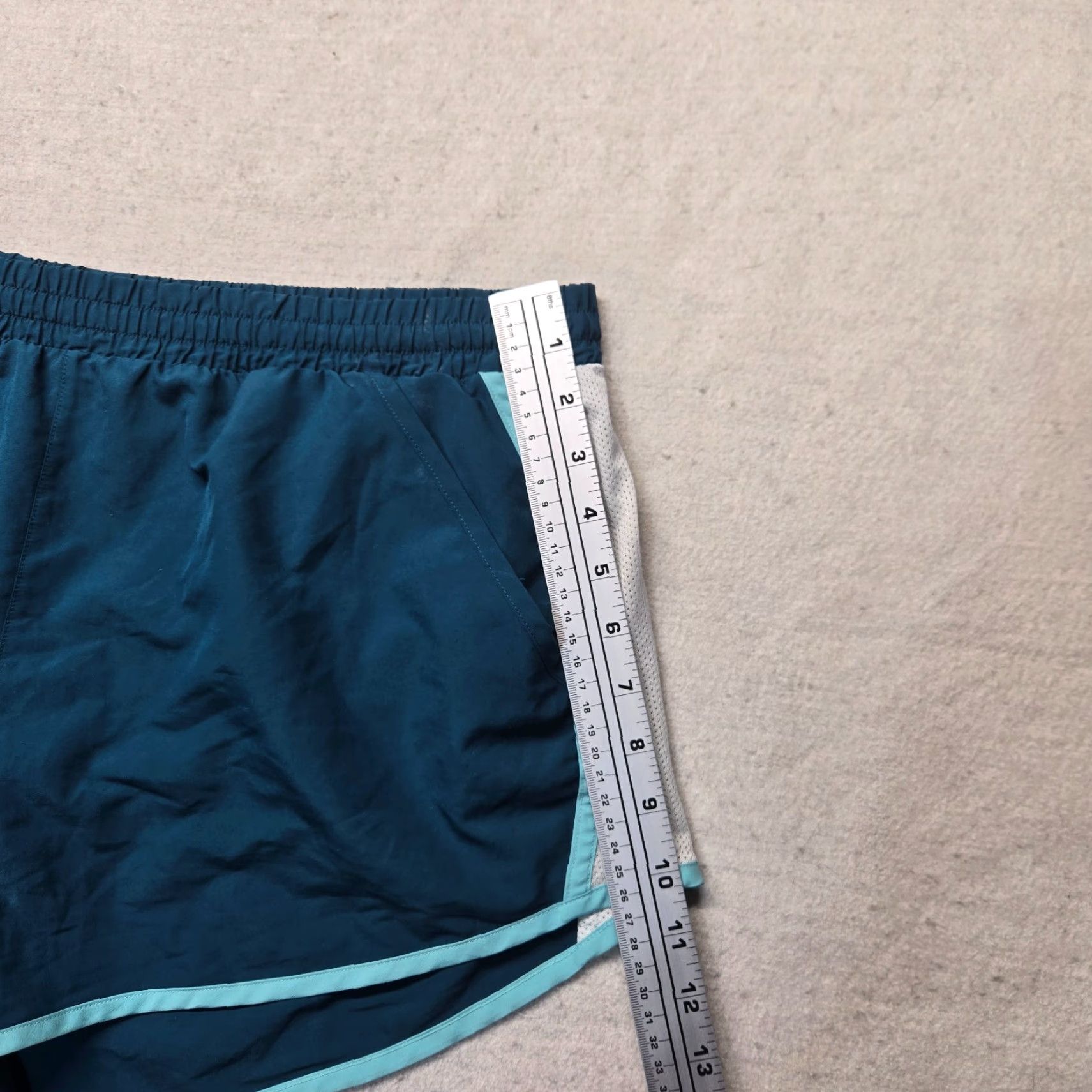 Under Armour Under Armour Heatgear Shorts Drawstring Blue White Women's XL Extra Large Adult Pant Size 40" / US 18 - 4 Thumbnail