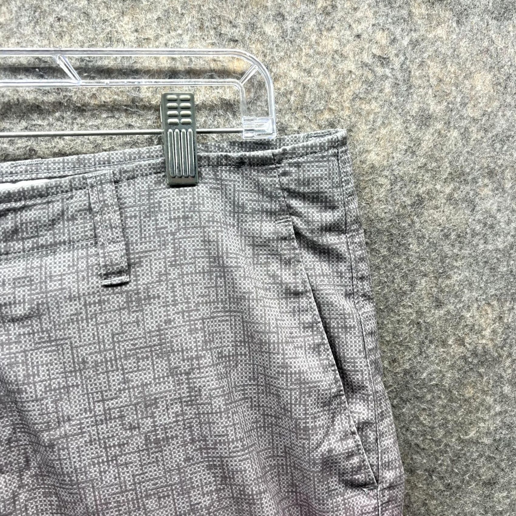 Vintage VINTAGE? No. Greg Norman Shorts Men 36 Red Gray Chino Flat Front Casual Two Tone Golf Size US 36 / EU 52 - 4 Thumbnail