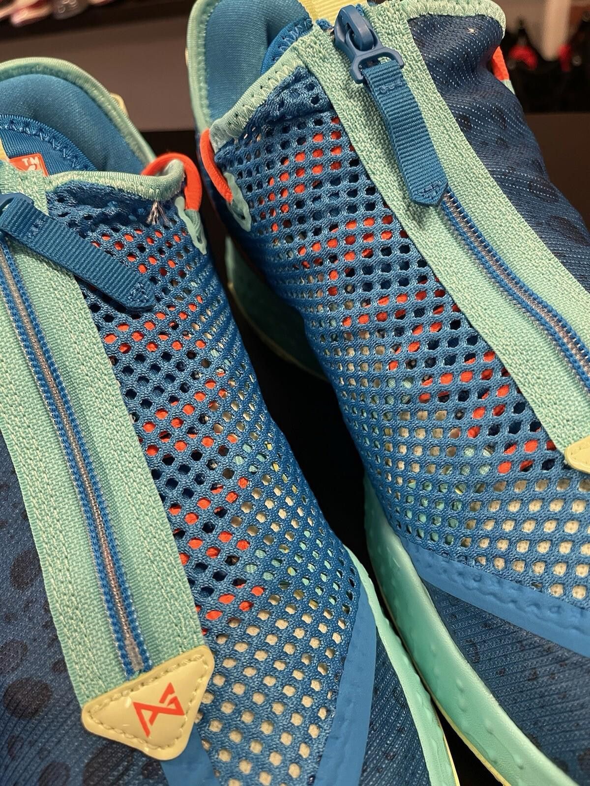 Nike Size 12 - Nike PG 4 x NBA 2K20 Gatorade 2K Gamer Exclusive Size US 12 / EU 45 - 10 Thumbnail