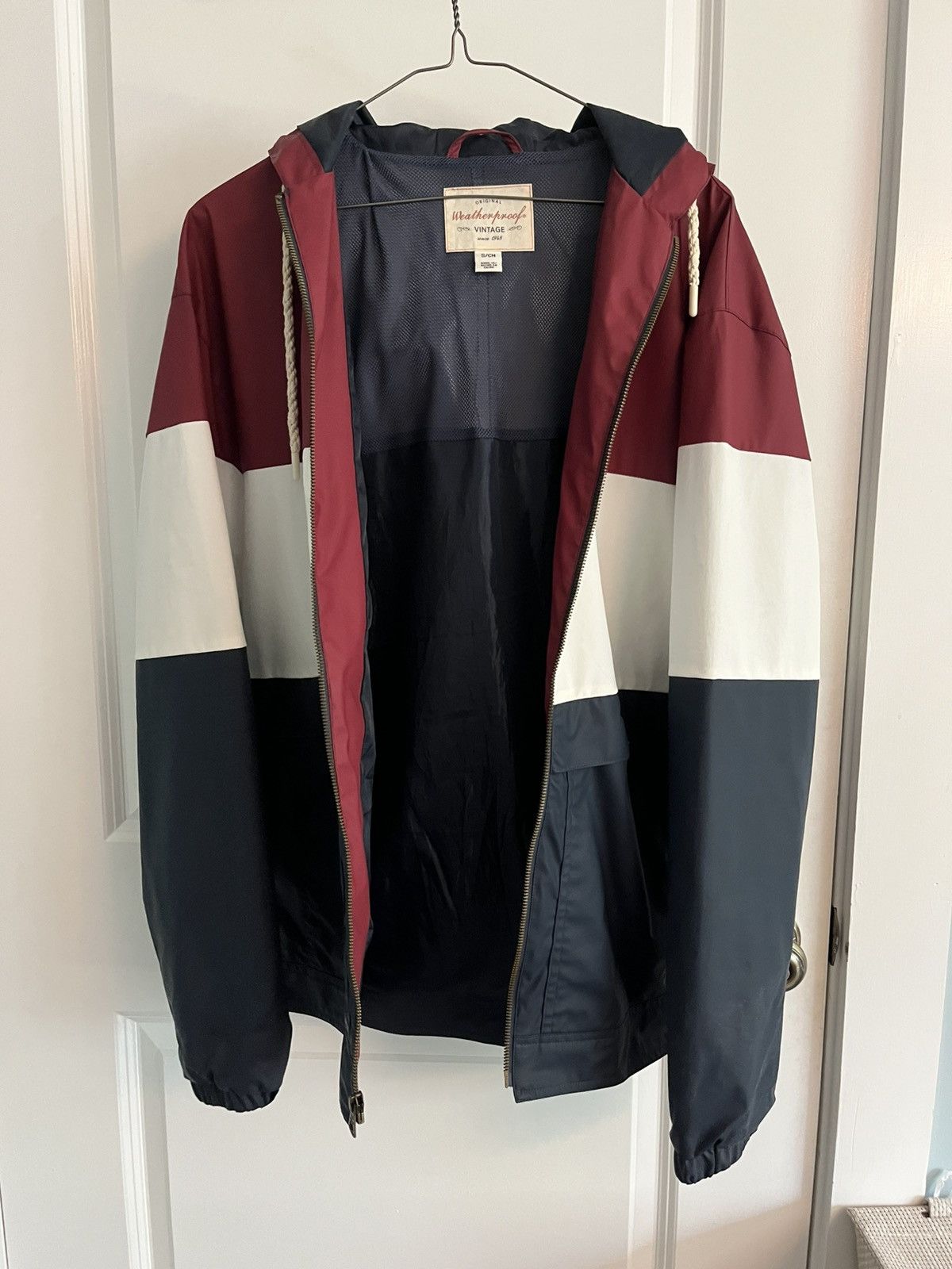 Designer Waterproof Vintage Hooded Rain Jacket Size US S / EU 44-46 / 1 - 1 Thumbnail