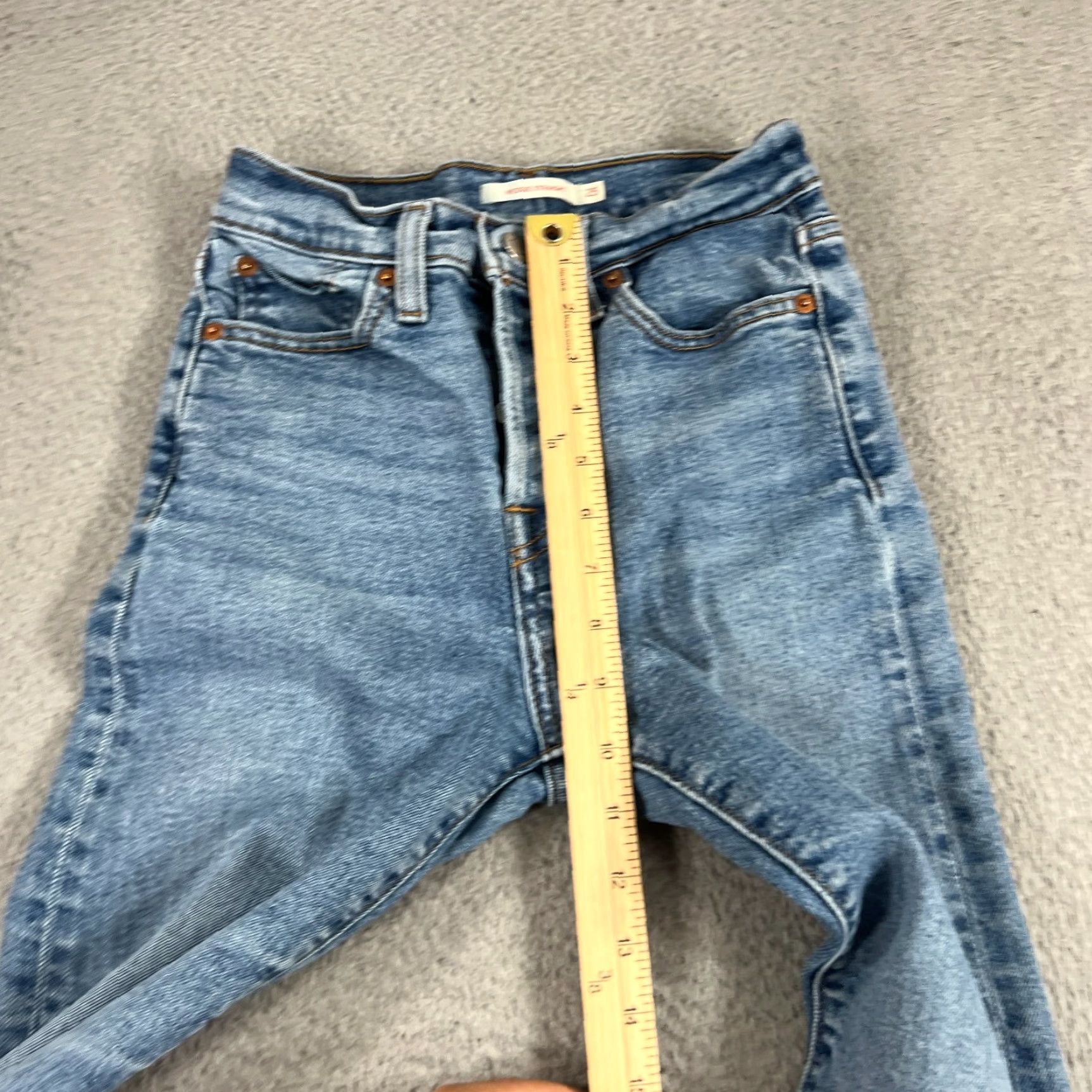 Levi's Levi's Wedgie Skinny Jeans Women's Size 25 Medium Wash Blue Denim Button Fly Distressed Size 42" / US 20 - 4 Thumbnail