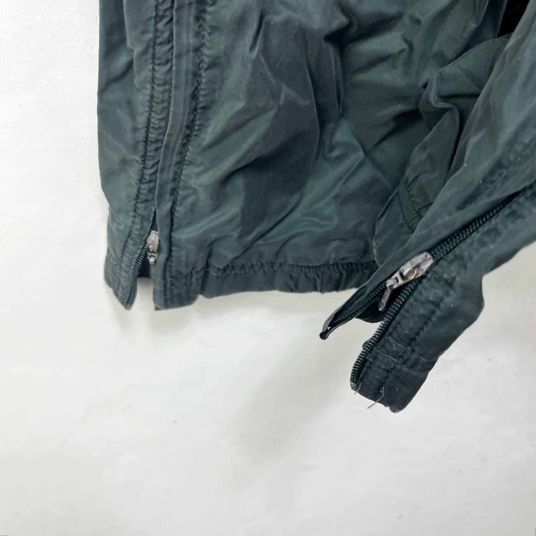 Nike VINTAGE Nike Swoosh Windbreaker Track Pants Large Men Black 90s Casual Pants Size US 33 - 7 Thumbnail