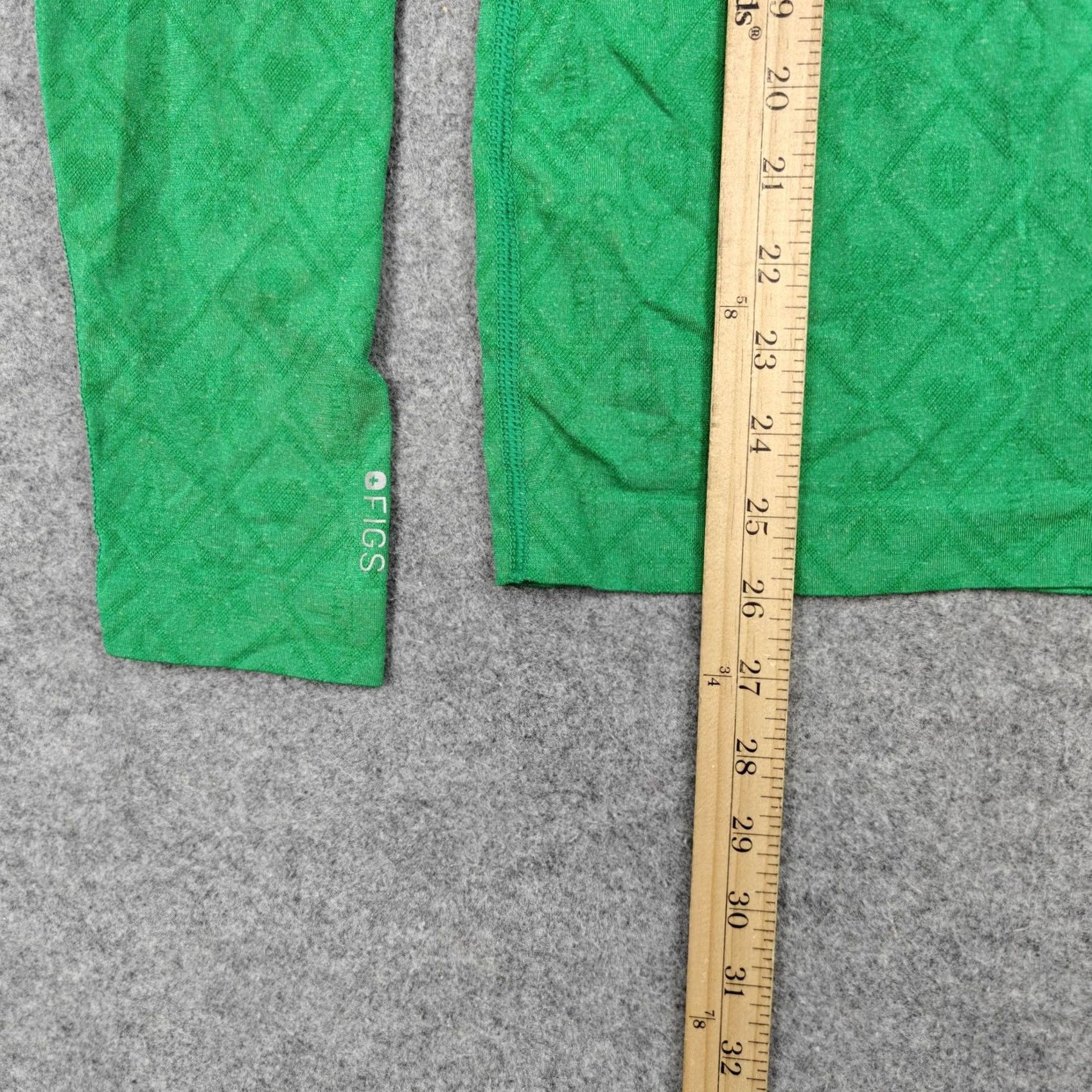 Layer 8 FIGS Shirt Womens Large Green Seamless Threads For Threads Base Layer Top Size L / US 10 / IT 46 - 7 Thumbnail