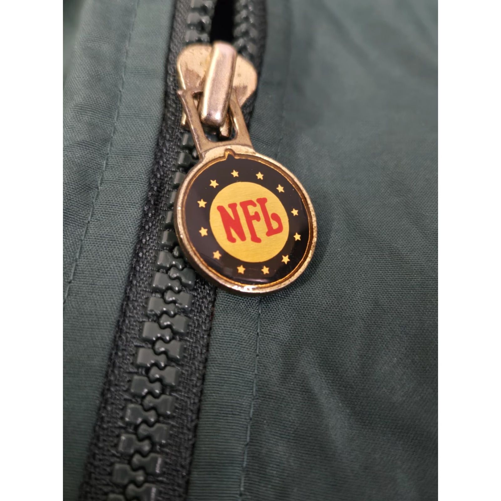 Vintage VINTAGE First Down Green Bay Packers Puffer Jacket Men L Green NFL USA Logo Jacket WinterMens Size US L / EU 52-54 / 3 - 7 Thumbnail