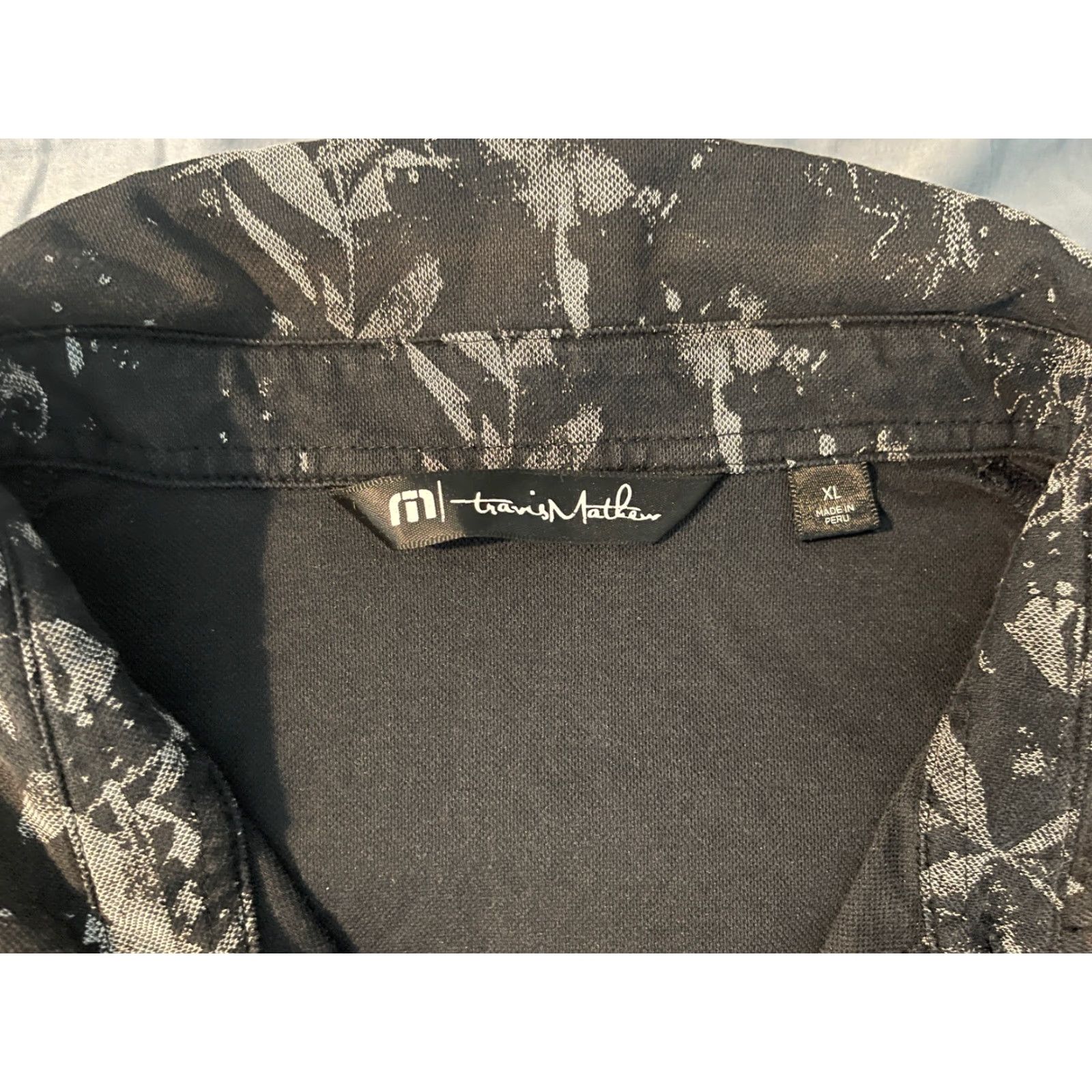 TravisMathew Travis Mathew Golf Polo Shirt Mens XL Black Leaves Performance Pima Cotton Blend Size US XL / EU 56 / 4 - 3 Thumbnail