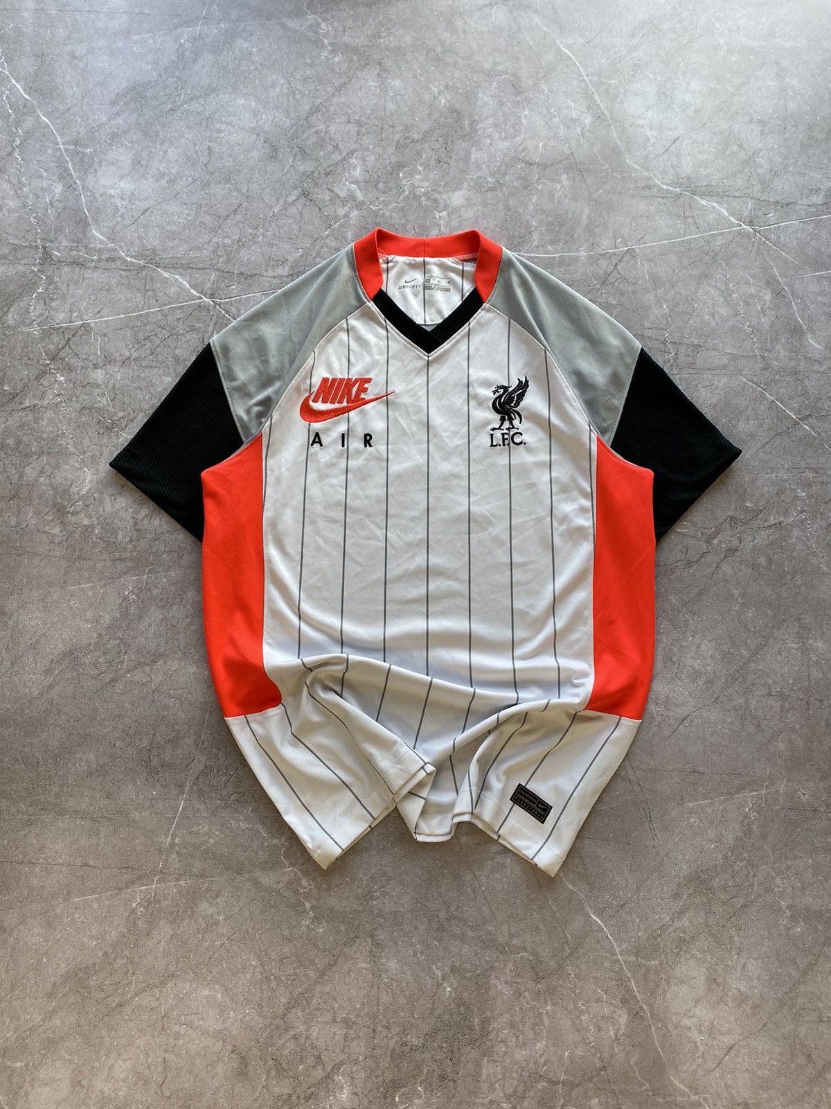 Nike × Vintage Rare Nike Liverpool FC Stadium Air Max White Soccer Jersey Size US M / EU 48-50 / 2 - 2 Thumbnail