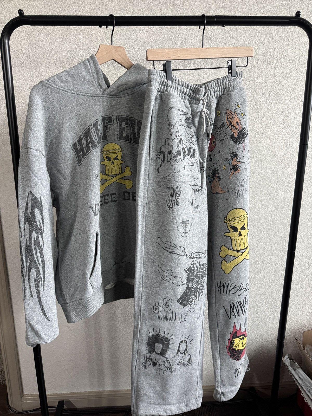 Half Evil LARGE HALF EVIL VAMEE SKETCHBOOK HOODIE & SWEATPANTS SET Size US L / EU 52-54 / 3 - 1 Thumbnail