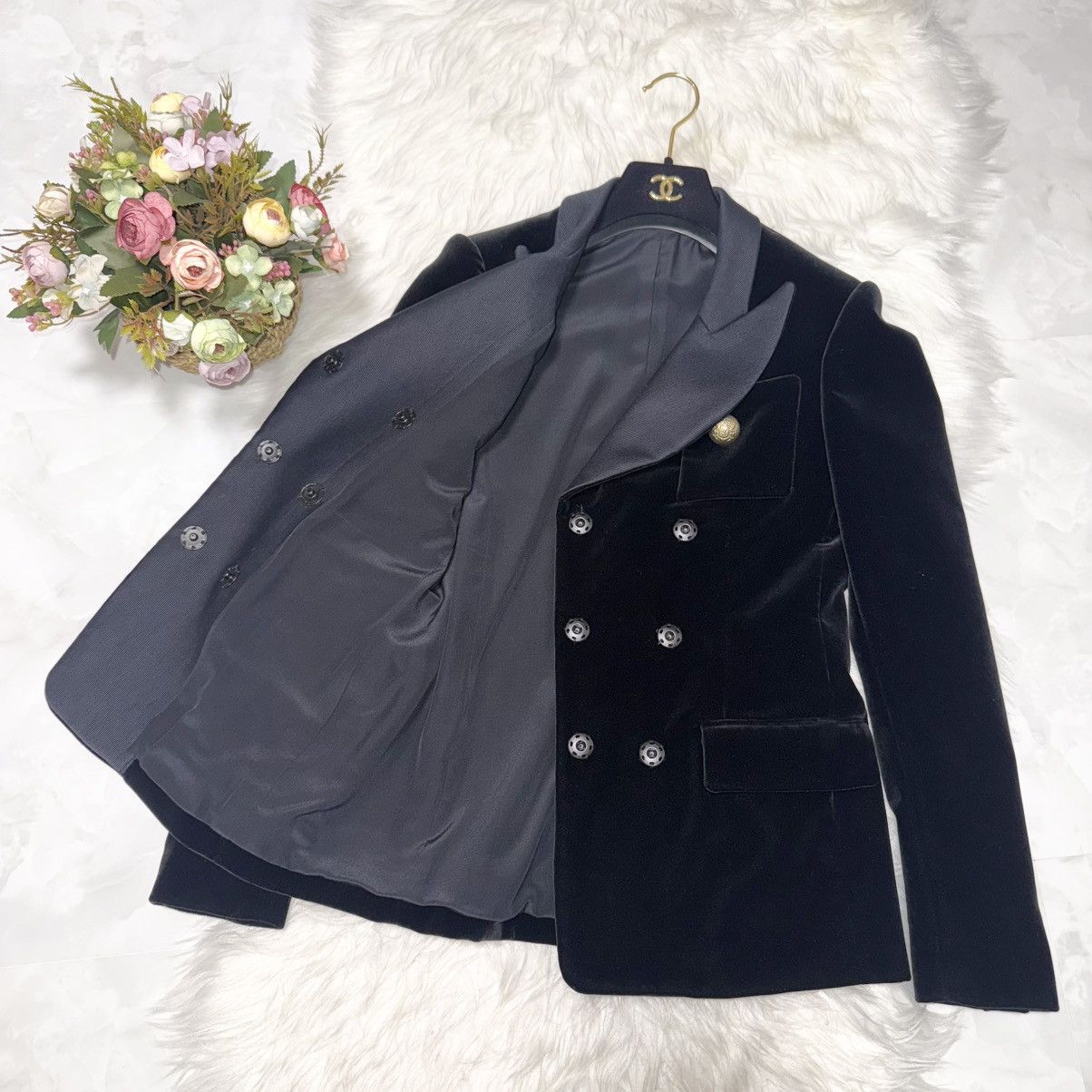 Balenciaga Authentic Balenciaga emblem button peaked velour jacket 36 Size XS / US 0-2 / IT 36-38 - 12 Thumbnail