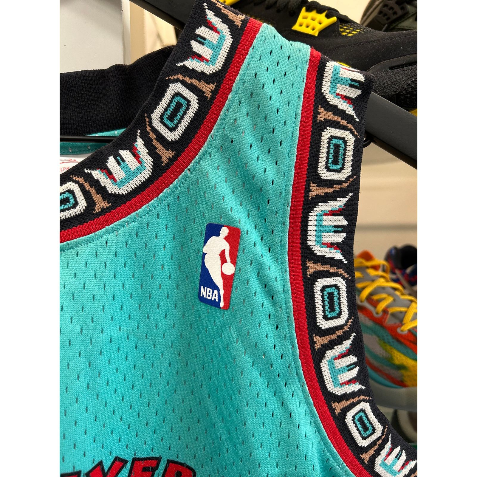 Mitchell & Ness Mike Bibby Vancouver Grizzlies Jersey Mitchell & Ness M B15 Size US M / EU 48-50 / 2 - 5 Thumbnail