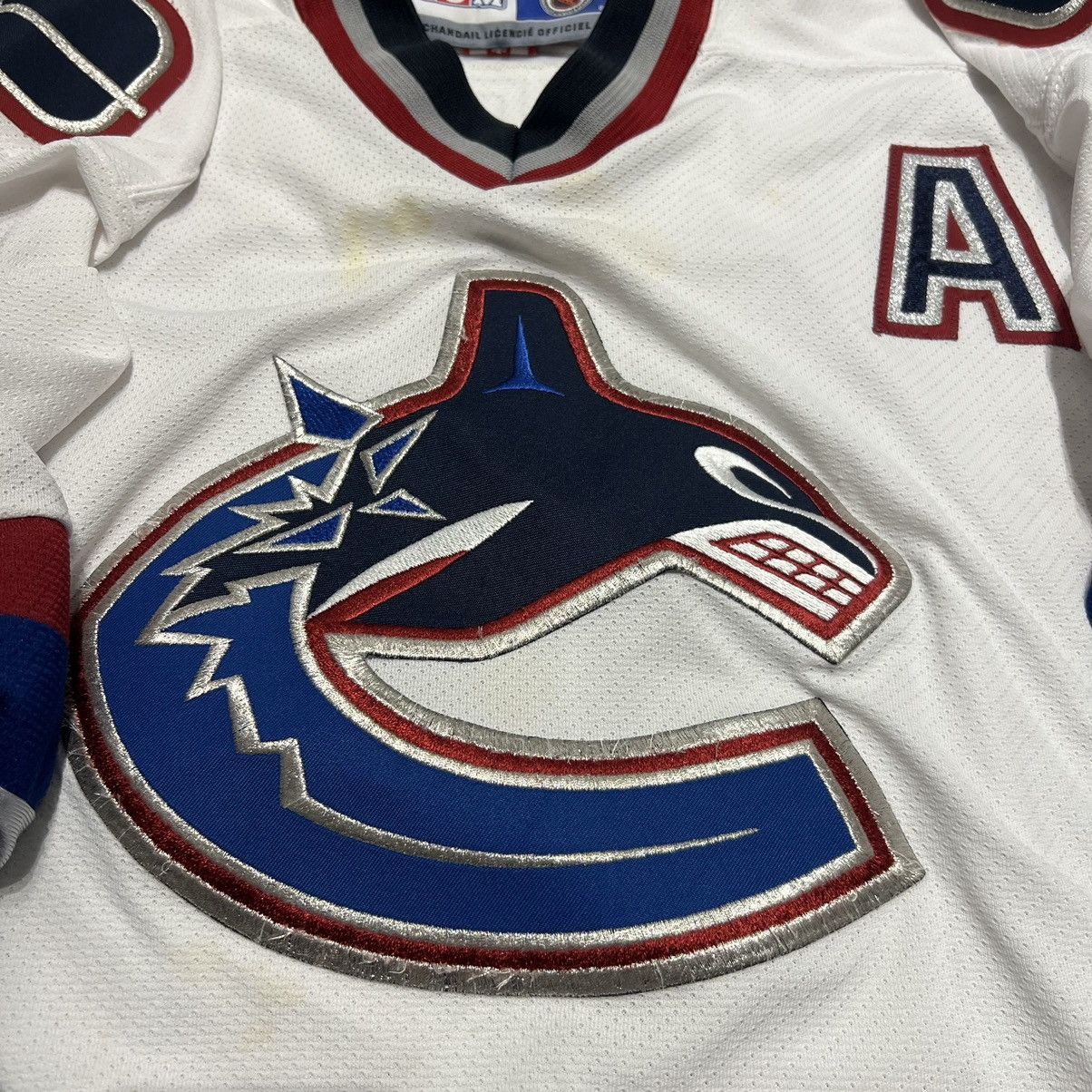 Ccm Vintage Vancouver Canucks hockey jersey Trevor linden Size US XL / EU 56 / 4 - 8 Thumbnail