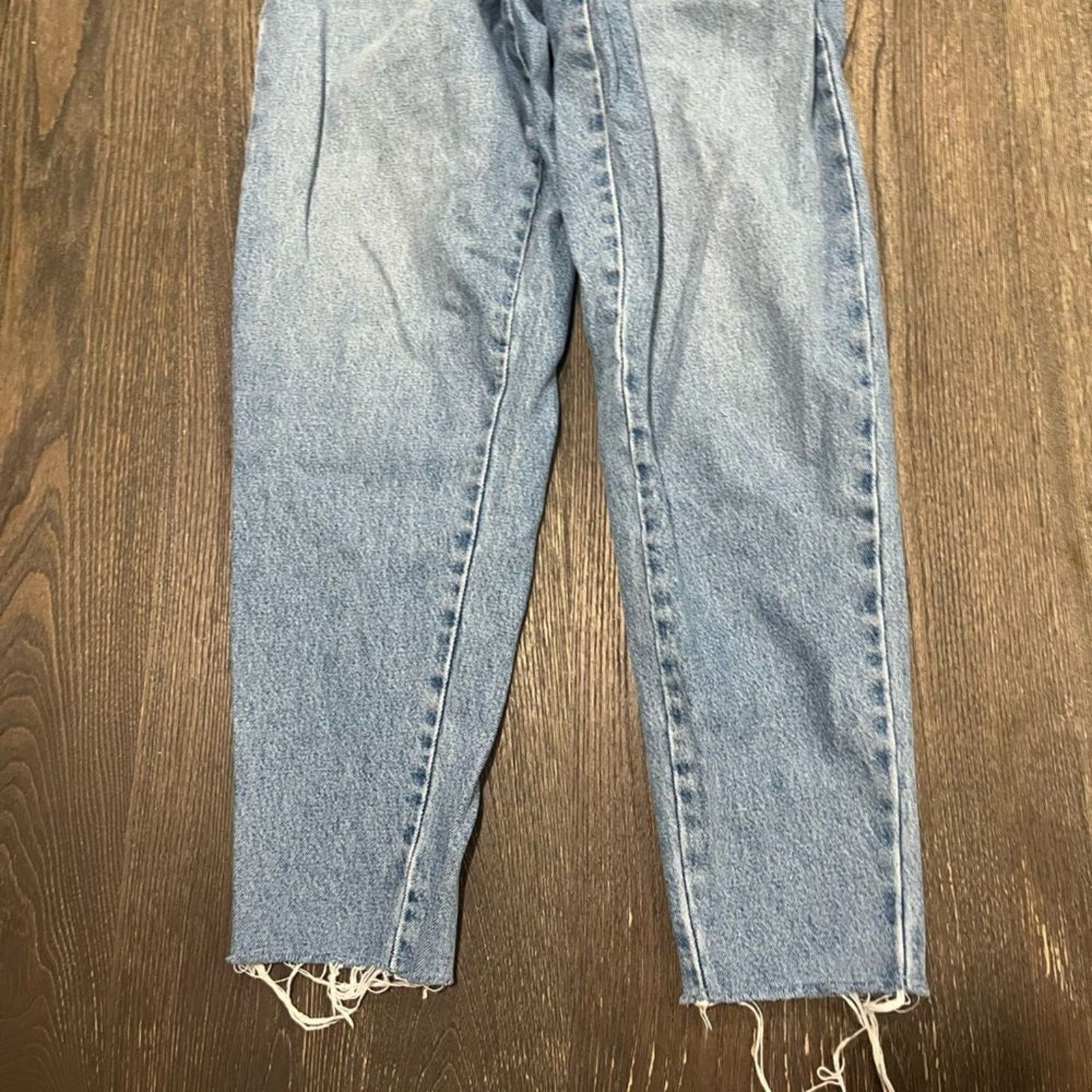 Asos ASOS Denim Blue Light Wash High Waisted Slim Mom Jeans28 Size 28" / US 6 / IT 42 - 2 Thumbnail