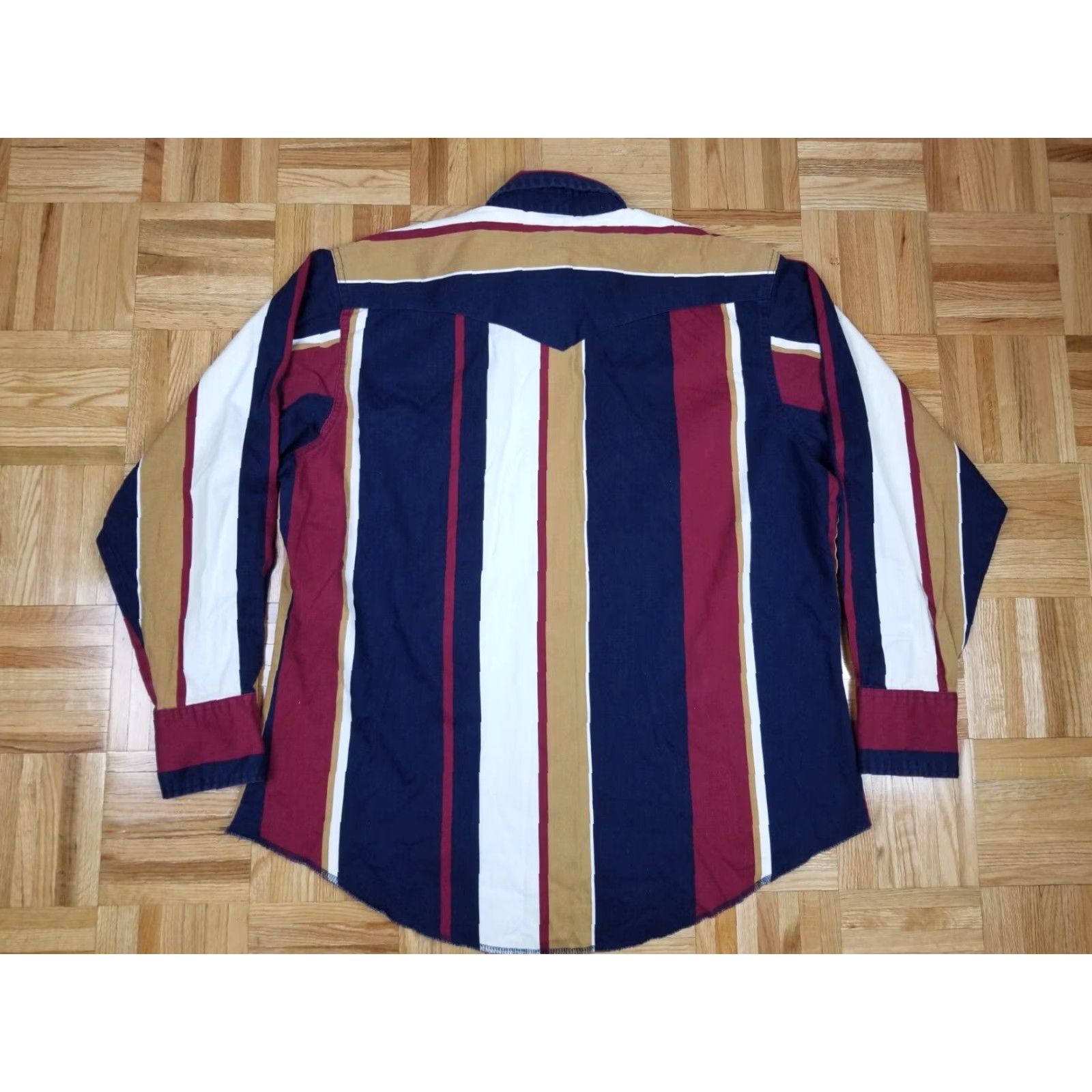 Wrangler VINTAGE Wrangler Western COWBOYS PEARL SNAP Striped Brushpopper SHIRT XL blue cotton Men Regular Shirt XL blue striped Western vintage Wrangler Mens Size US XL / EU 56 / 4 - 7 Thumbnail
