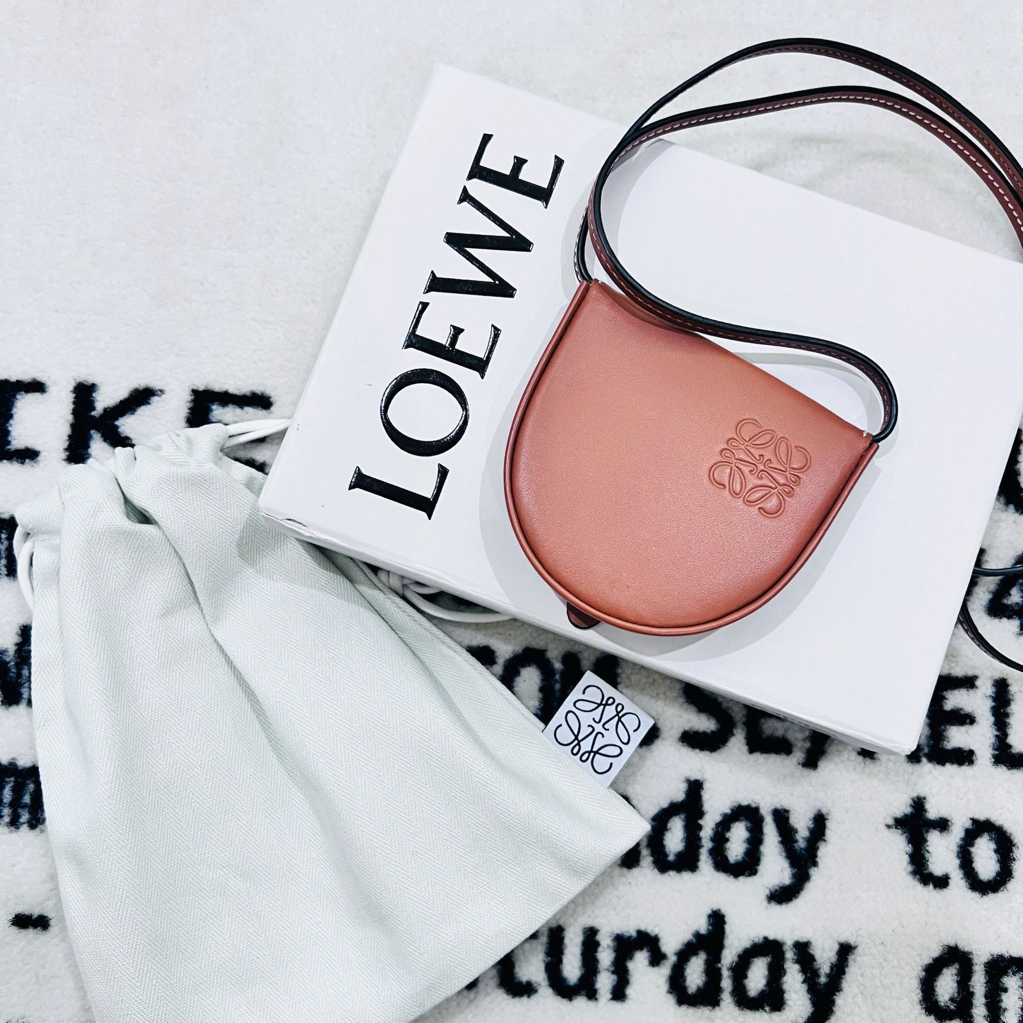 Loewe Loewe Crossbody Leather Mini Heel / Coin Pouch Size ONE SIZE - 1 Thumbnail