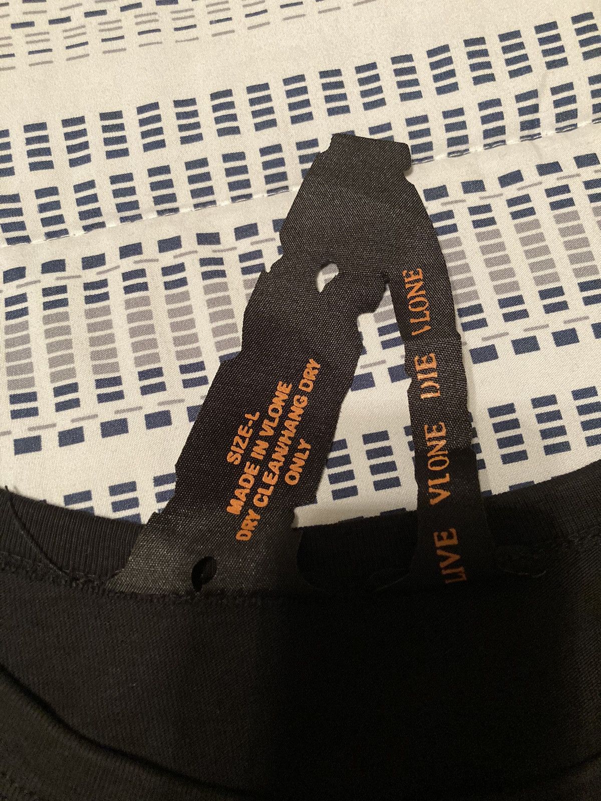 Vlone Vlone Statue of Liberty Tee Size US L / EU 52-54 / 3 - 3 Thumbnail