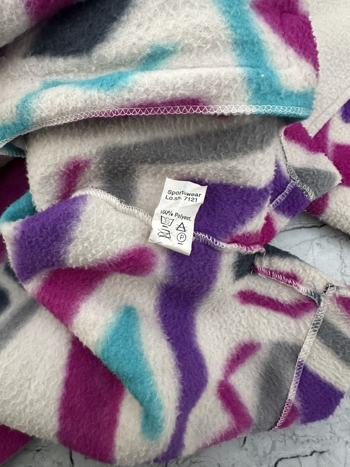 Vintage Vintage Triumph International Abstract Fleece Pullover Size US XL / EU 56 / 4 - 8 Thumbnail