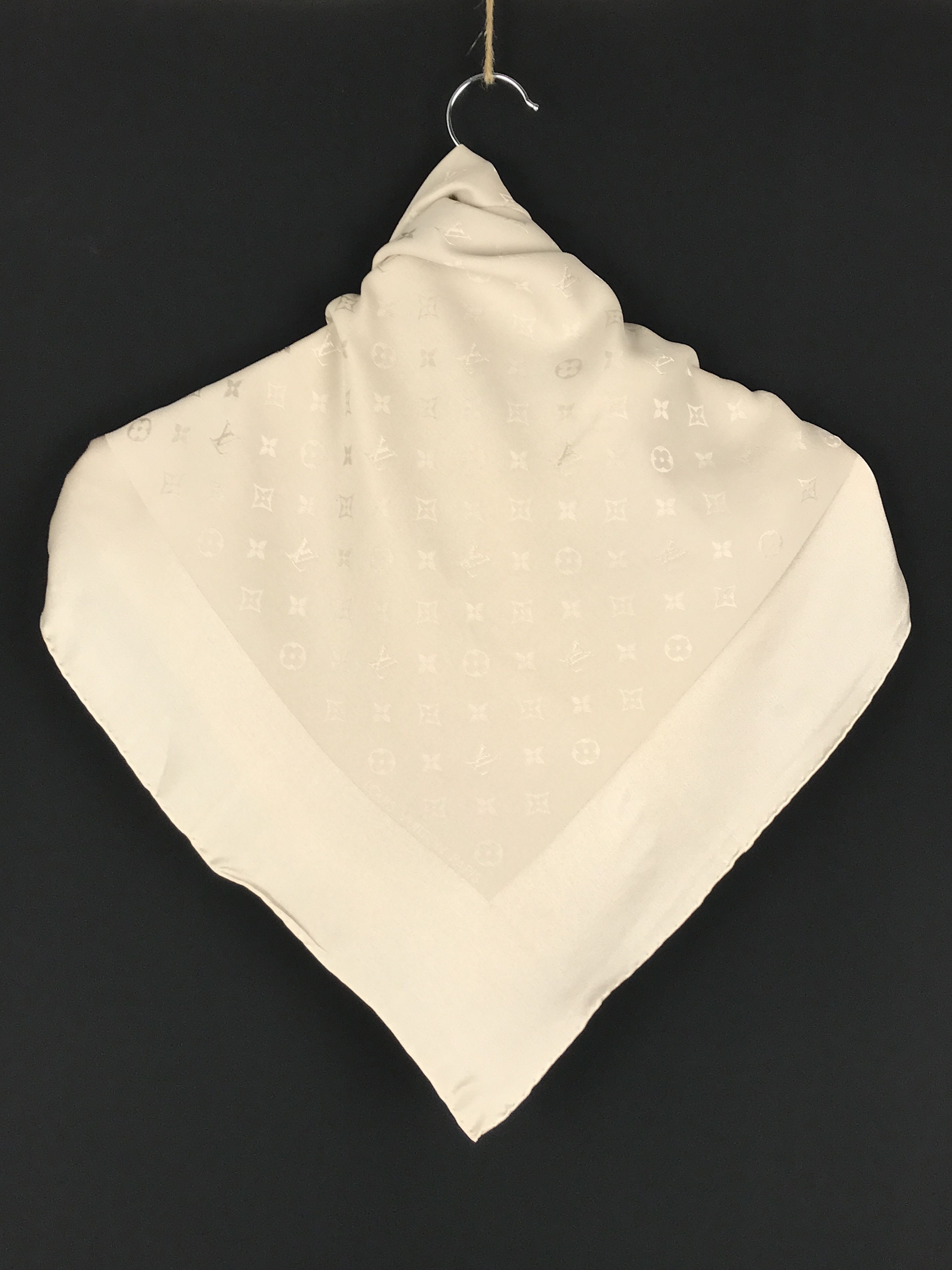 Louis Vuitton Louis Vuitton Monogram Silk Scarf Size ONE SIZE - 5 Thumbnail