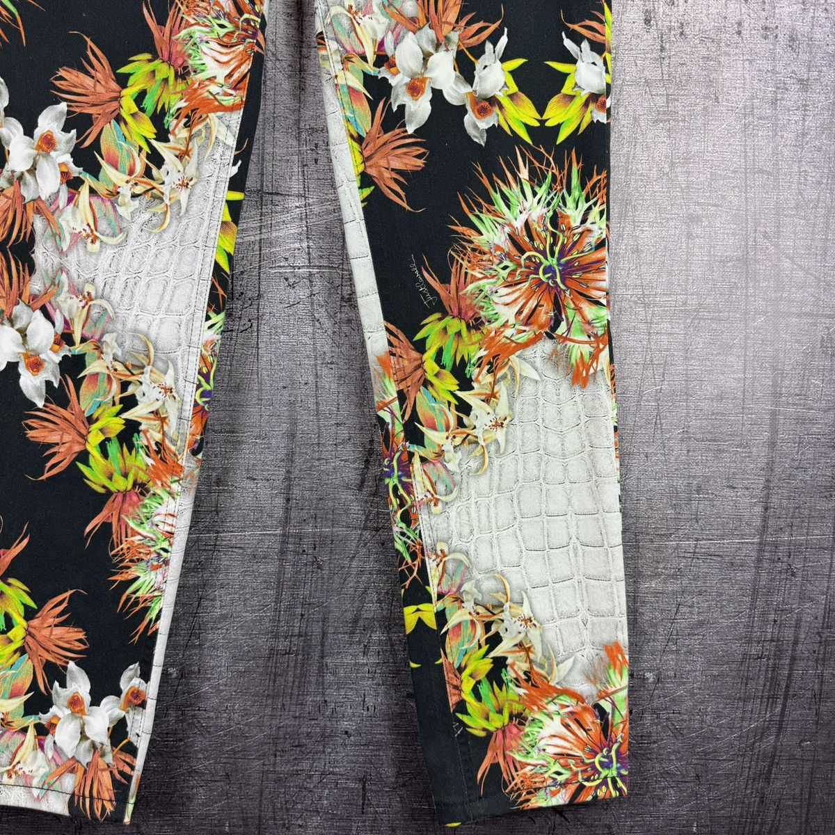 Just Cavalli RARE Just Cavalli animal floral print multicolor pants jeans Size US 32 / EU 48 - 6 Thumbnail