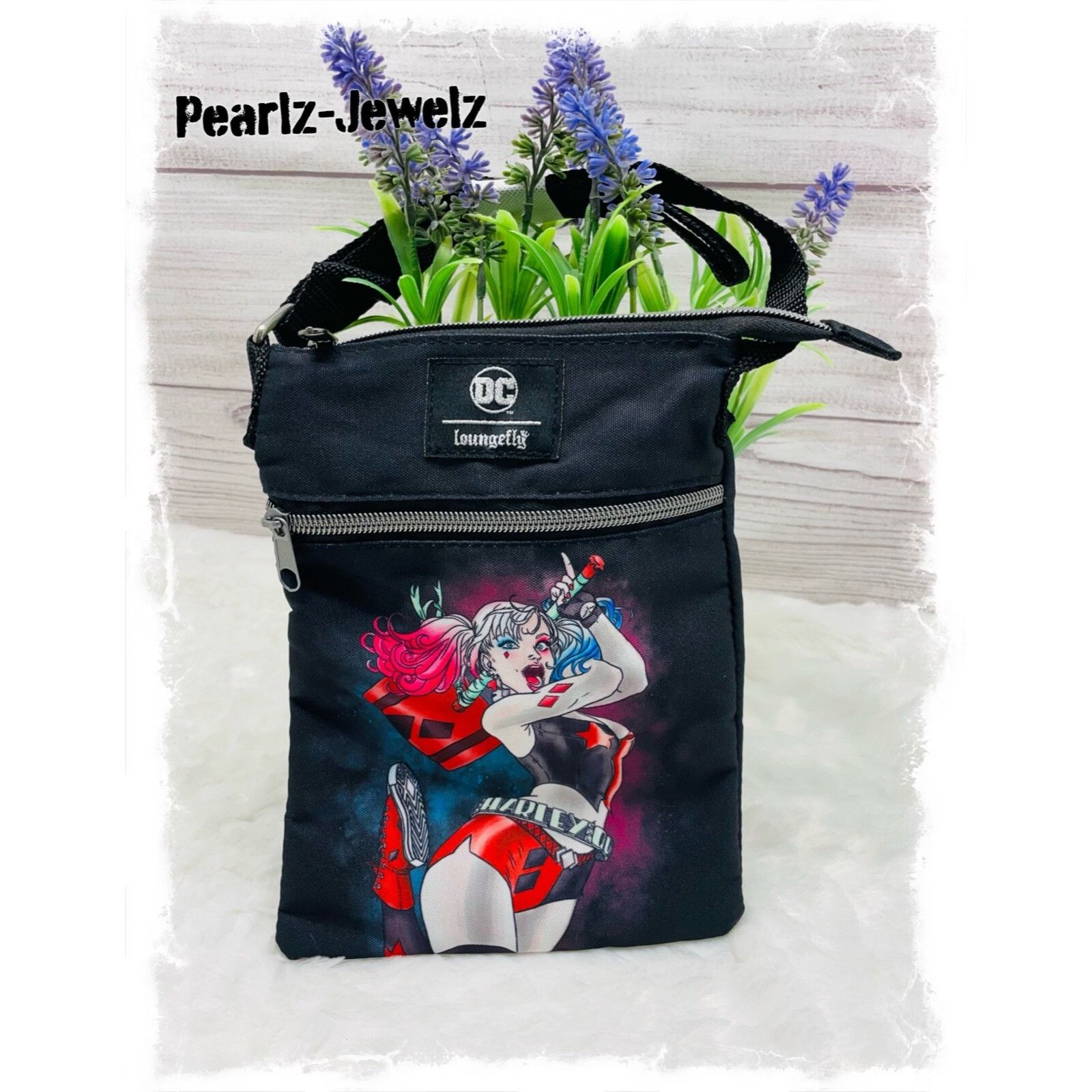 Disney Loungefly DC Comics Harley Quinn Harlequin Passport Crossbod Size ONE SIZE - 1 Thumbnail