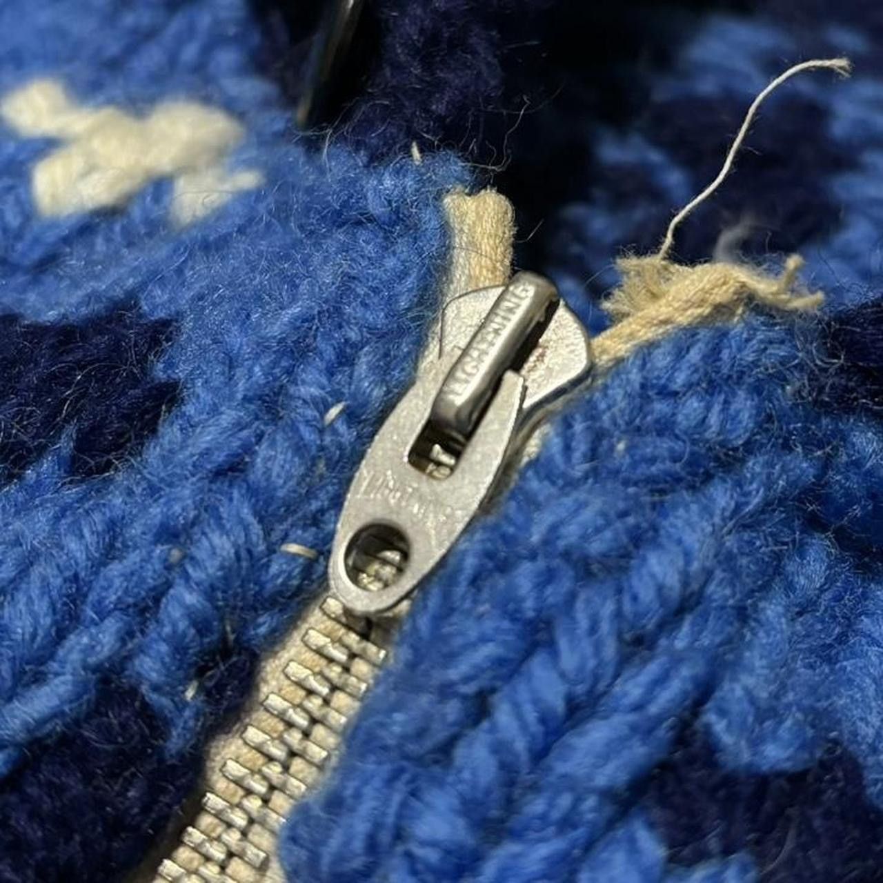 Handmade × Vintage Vintage 60s Patterned Navy Blue Cream Wool Cowichan Sweater Size US XL / EU 56 / 4 - 4 Thumbnail