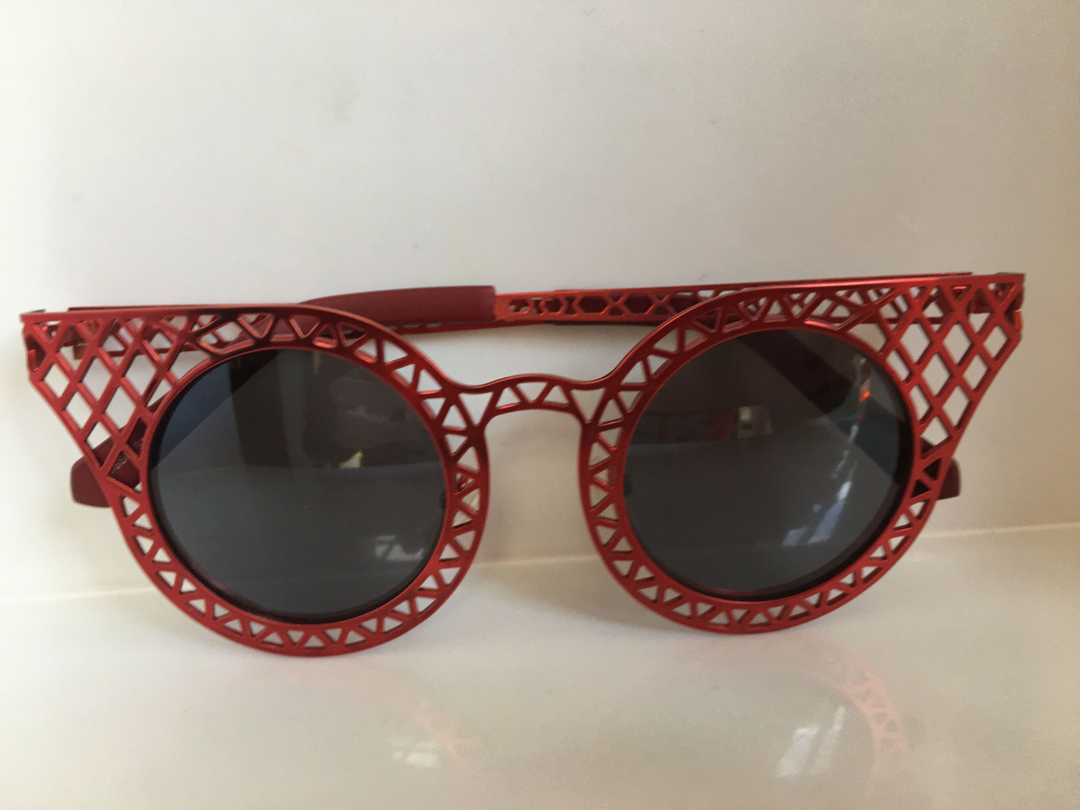 Other Mod Diva Red Round Sunglasses Frame RUNWAY SHOW Size ONE SIZE - 6 Thumbnail