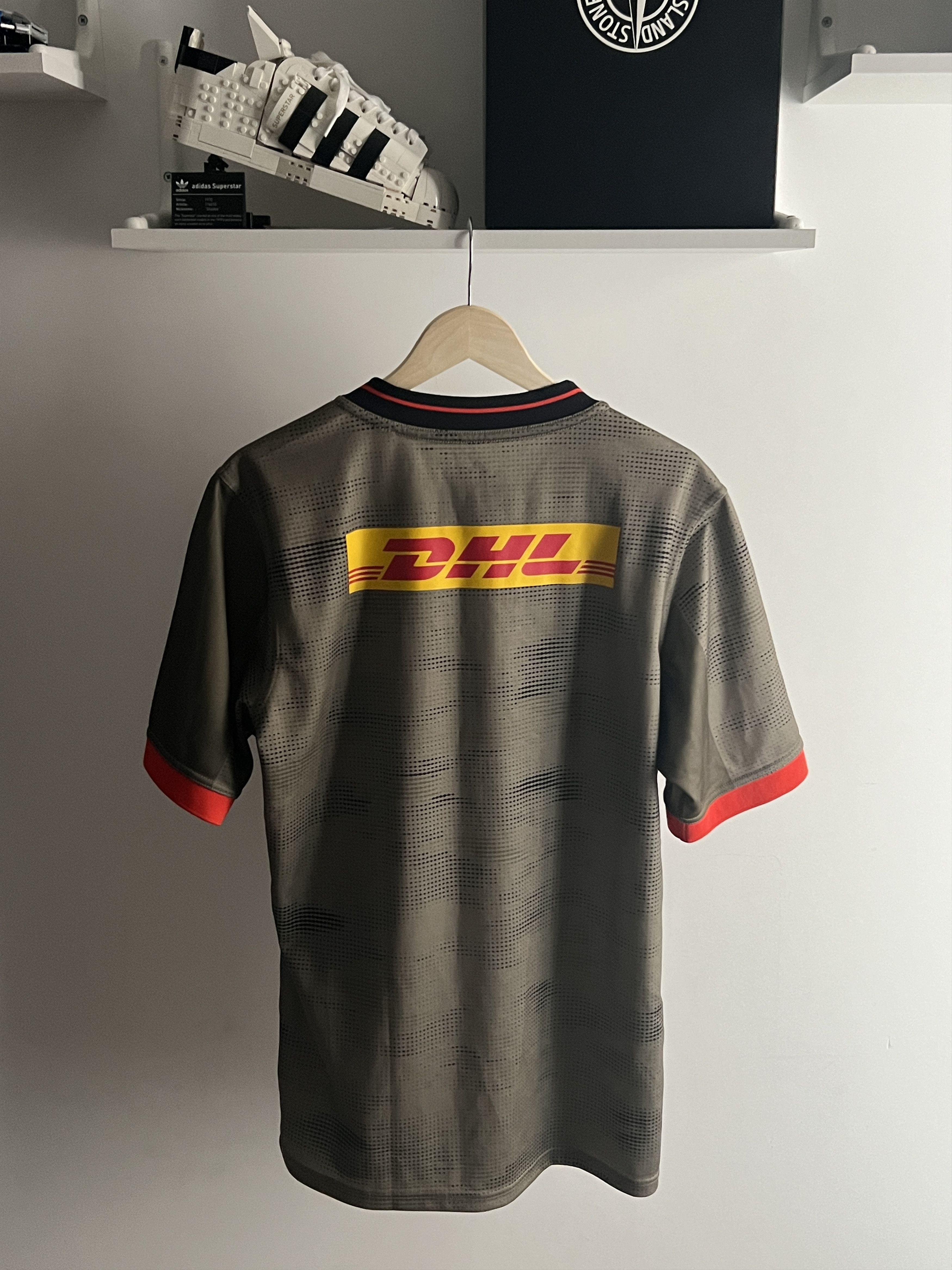 Adidas RUGBY UNION HARLEQUINS x DHL 2021 JERSEY ADIDAS SIZE L Size US L / EU 52-54 / 3 - 3 Thumbnail
