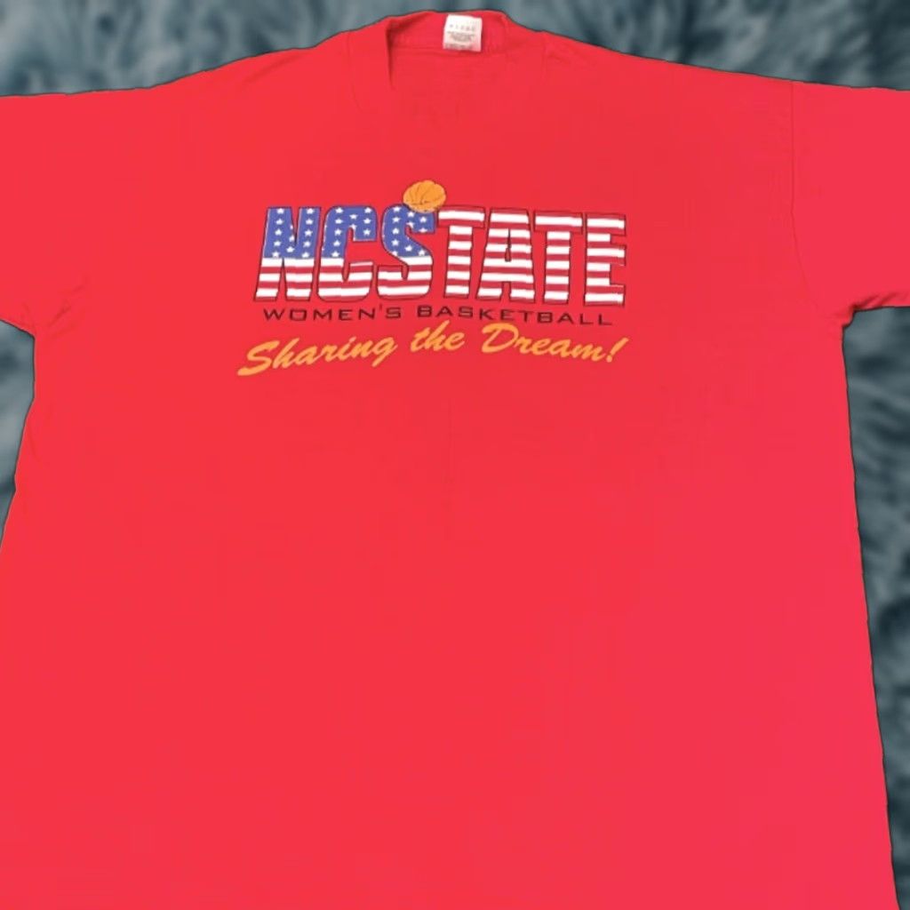 Vintage VINTAGE North Carolina State Womens Basketball Converse USA Shirt Men XL Red 80s 90s College Sports University USA T-Shirt Mens XL Size XL / US 12-14 / IT 48-50 - 1 Thumbnail