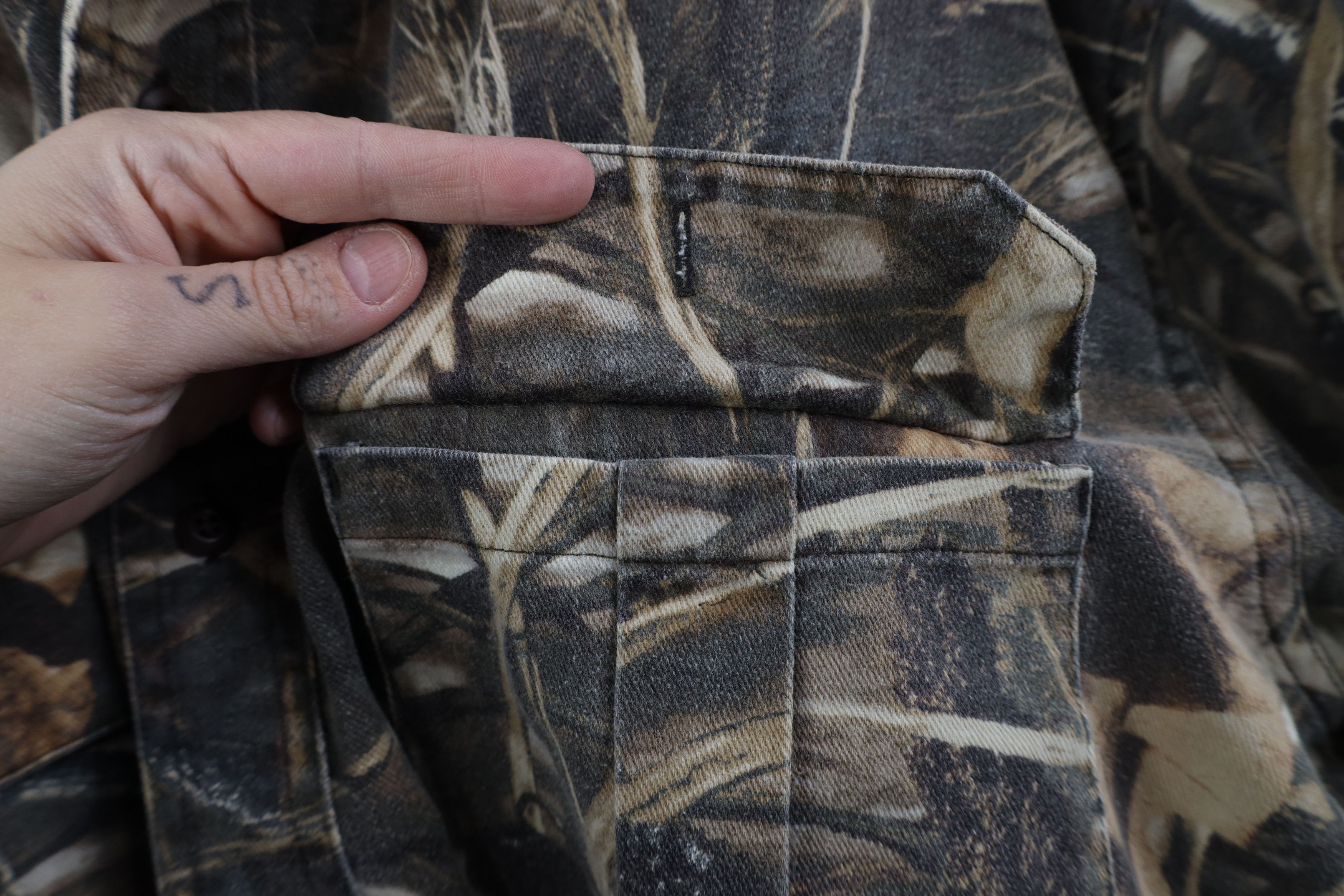 Cabelas Vintage 90s Cabelas Heavyweight Camouflage Button Shirt Size US XL / EU 56 / 4 - 4 Thumbnail