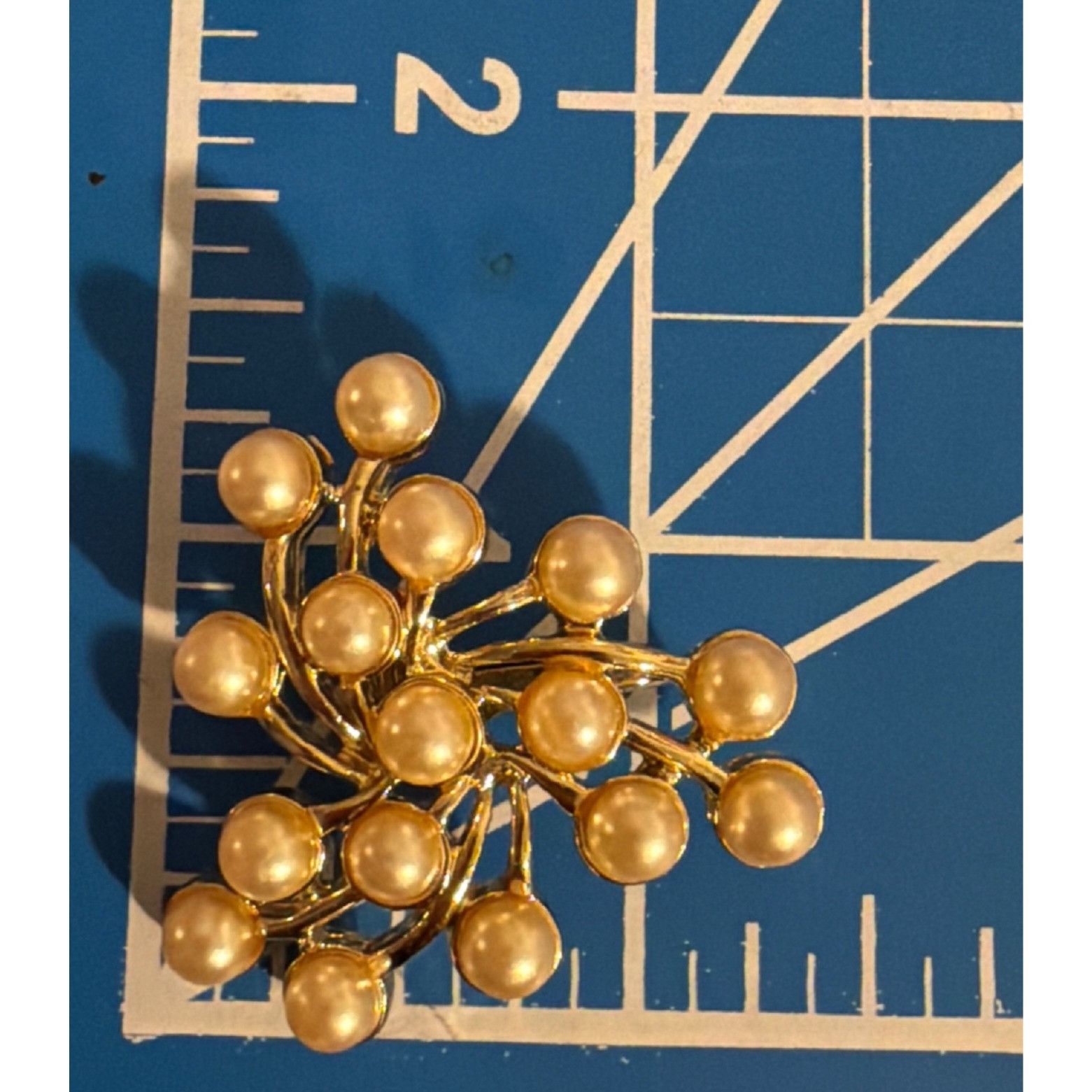 Other Vintage Emmons Gold Tone Clip On Earrings Faux Pearl Cluster Size ONE SIZE - 5 Thumbnail
