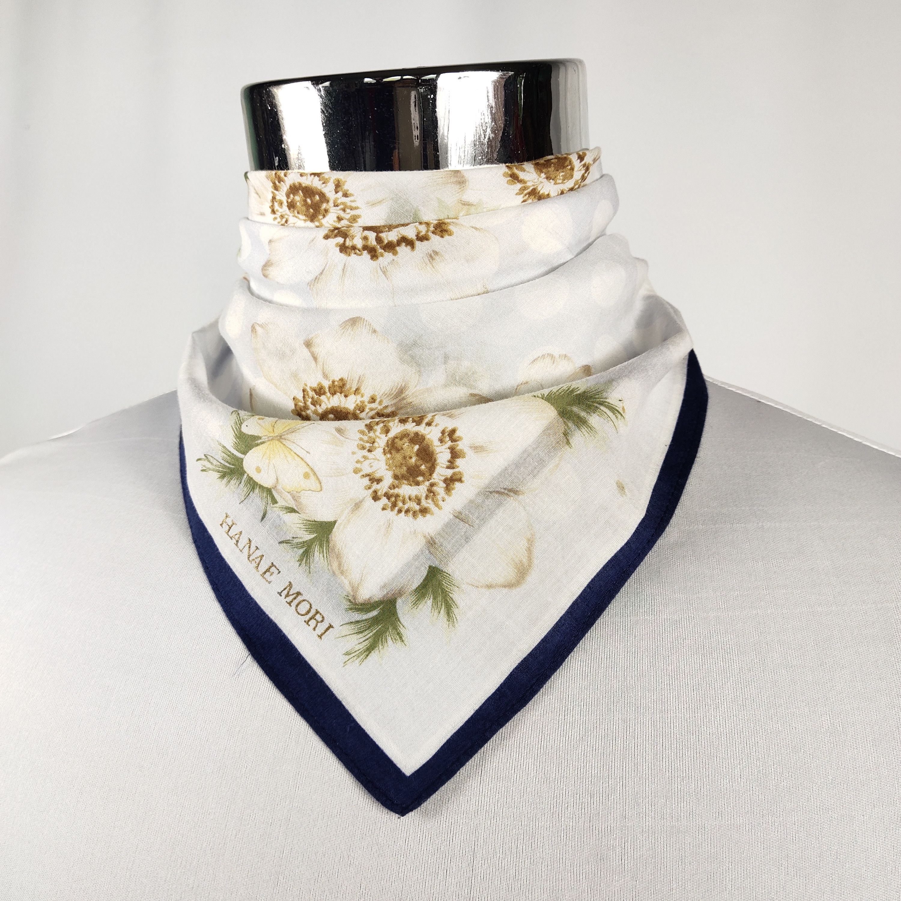 Hanae Mori Hanae Mori Handkerchief / Neckerchief / Bandana FZ543 Size ONE SIZE - 1 Thumbnail