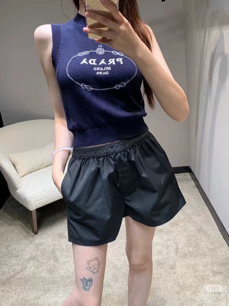 Chanel Chanel 24S waist logo elastic waist shorts Size 25" / US 0 / IT 36 - 4 Thumbnail